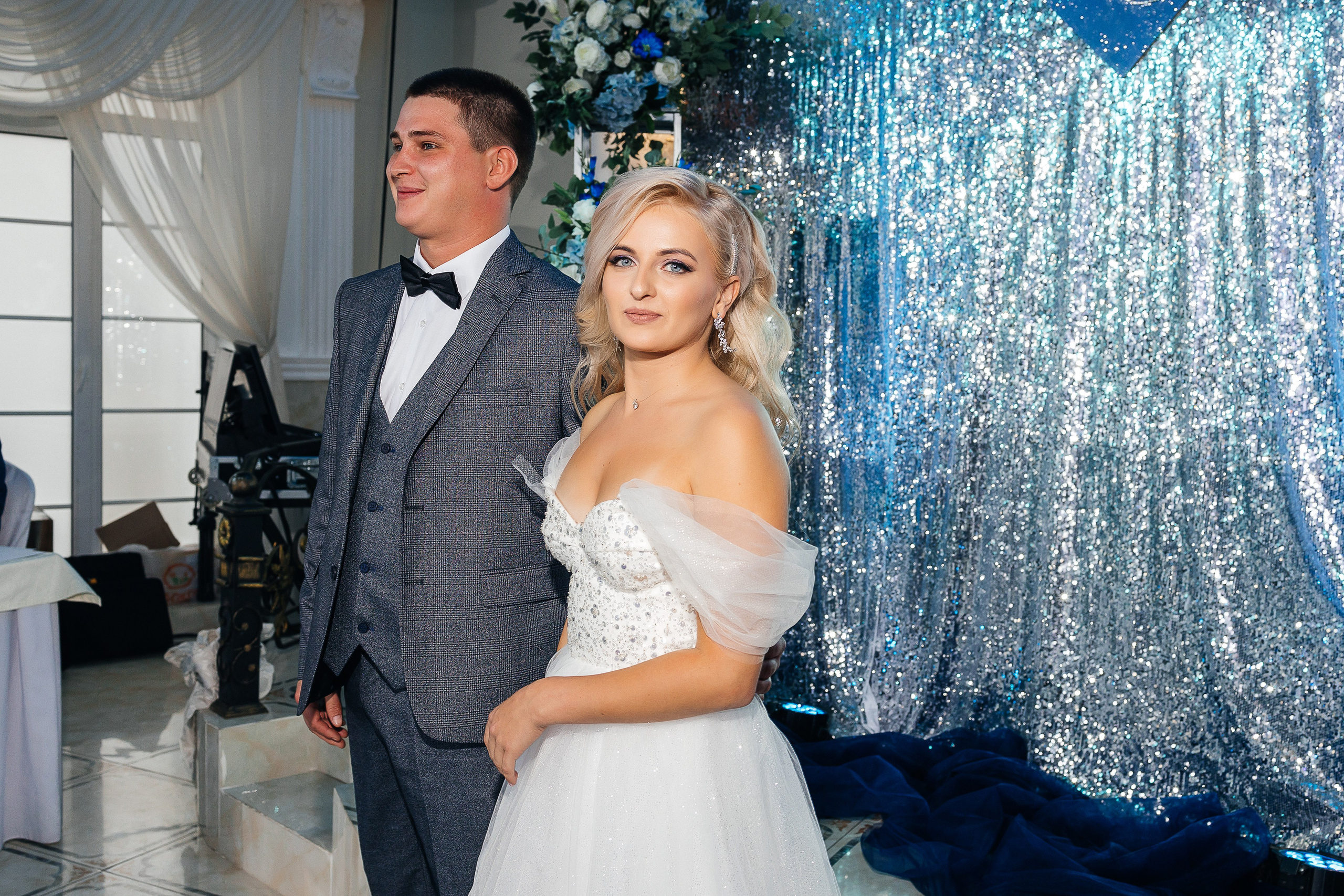 Стильная фотосессия пары в интерьерах ресторана. Олег Сверчков | Свадебный фотограф Вологда