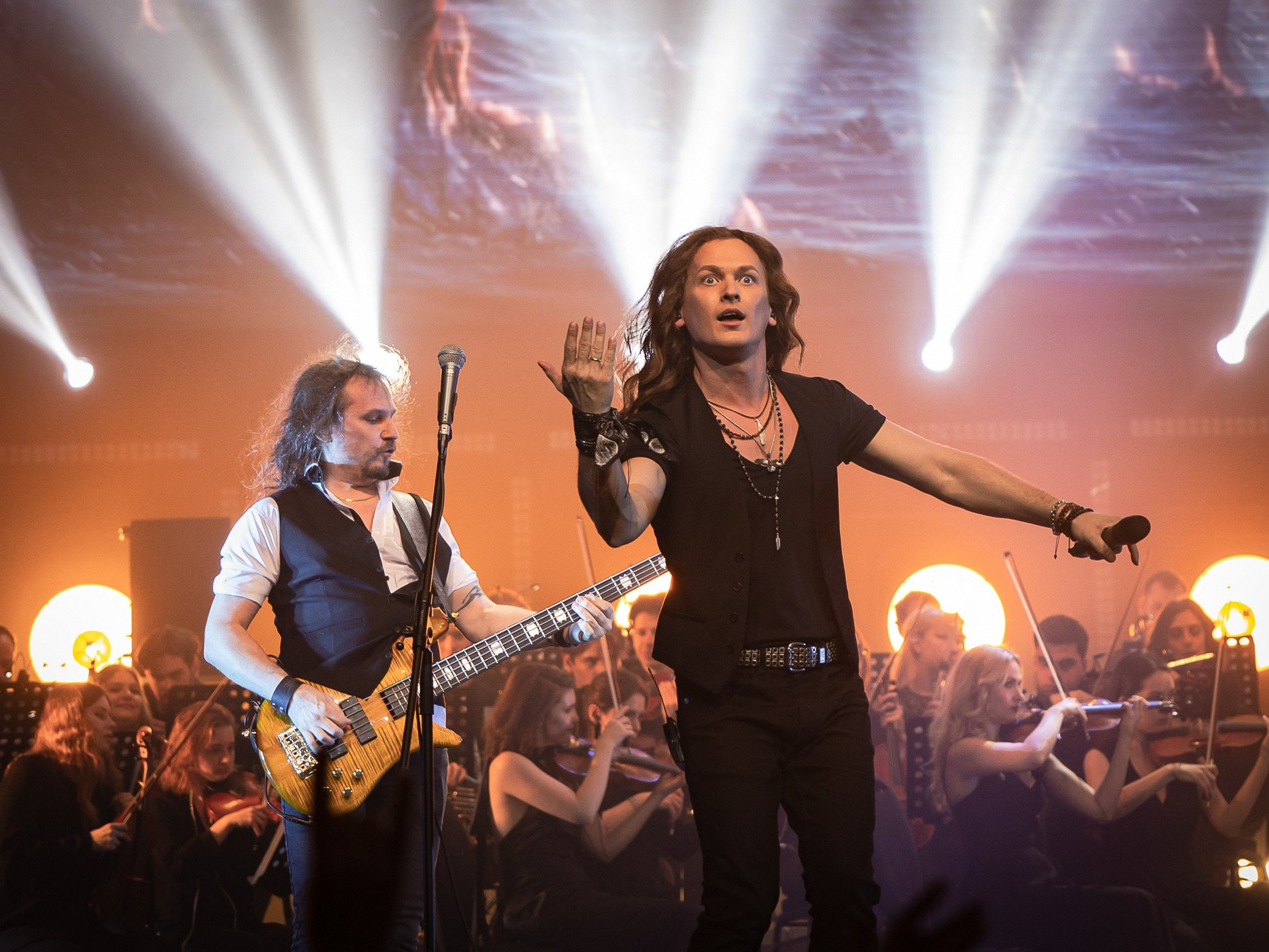 Эпидемия. Симфоническая рукопись. Москва. Фотограф. г. Южно-Сахалинск. Олег Толстов