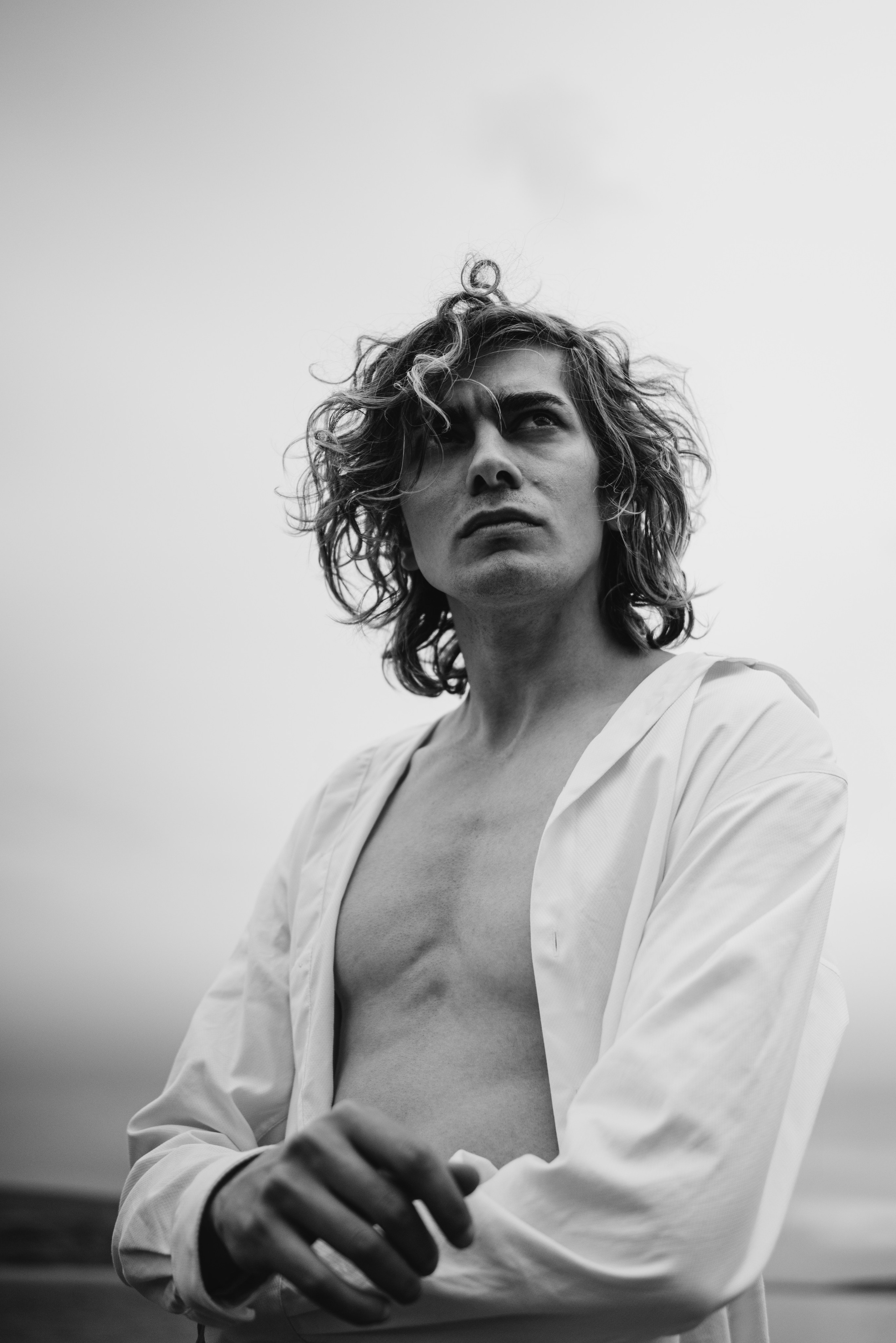 Мужская портретная фотосессия на природе. Портретный и свадебный фотограф в Тбилиси • xeniqo