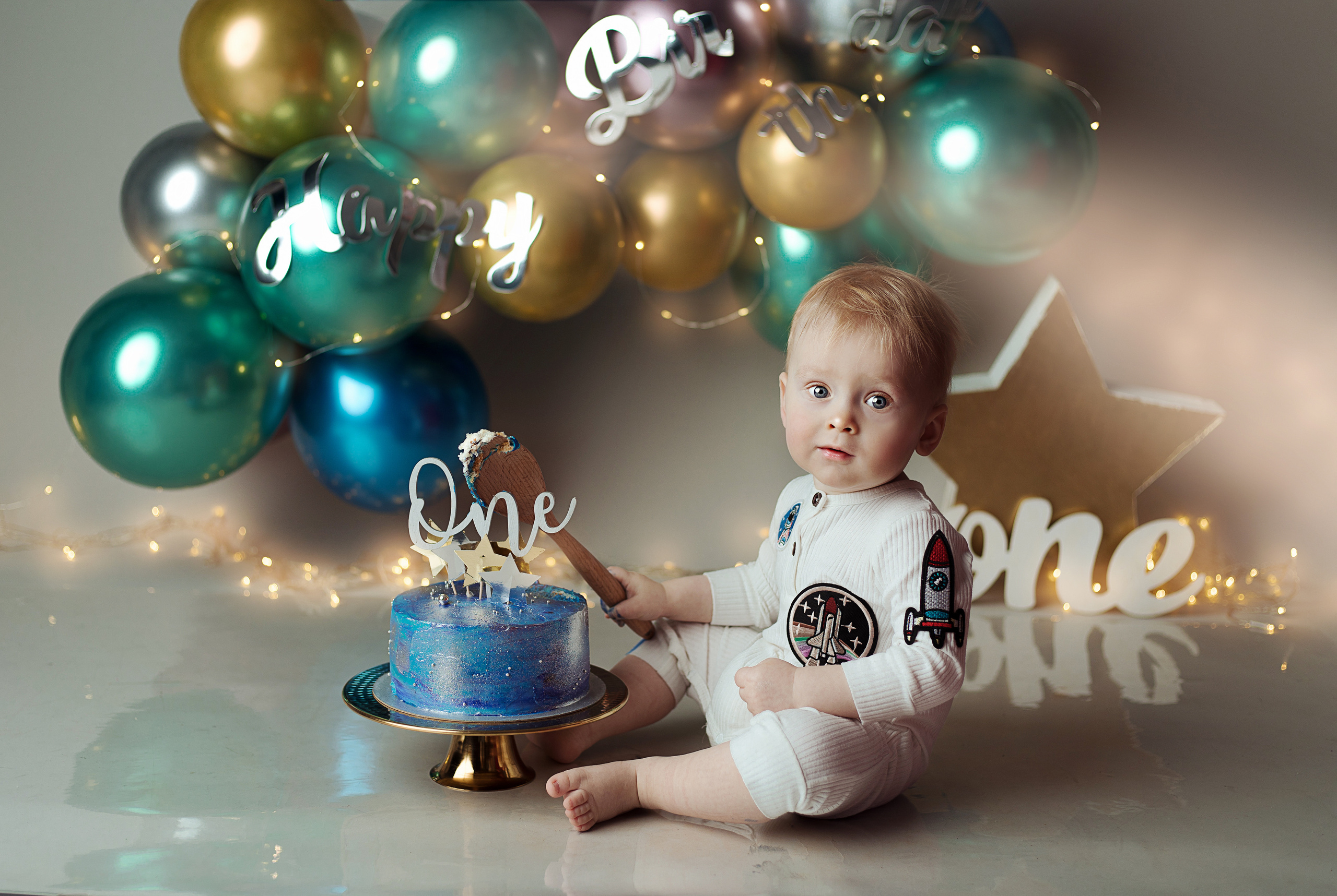 Праздничное оформление. Фотограф беременности, новорожденных Москва. годики под ключ