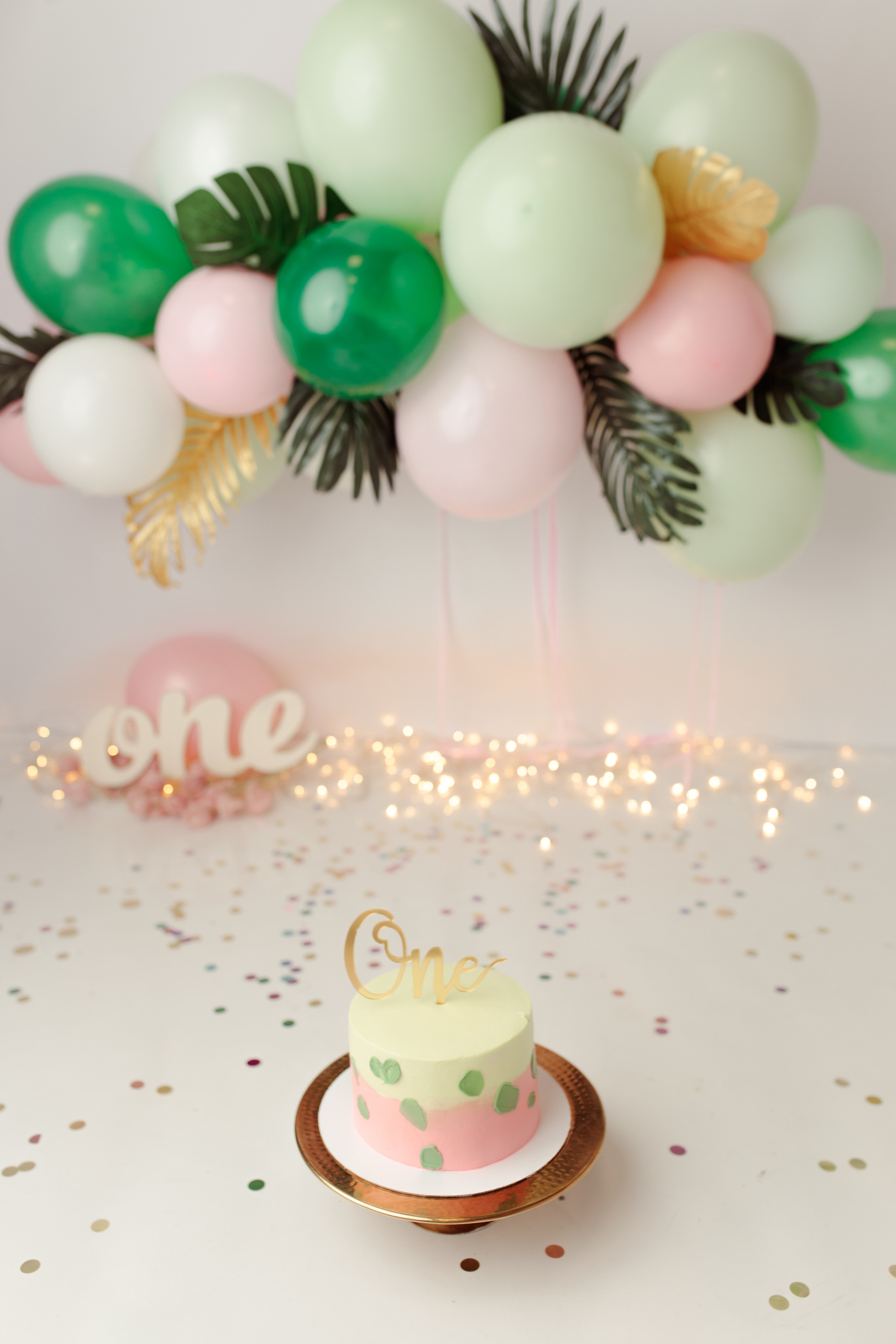 Праздничное оформление. Фотограф беременности, новорожденных Москва. годики под ключ