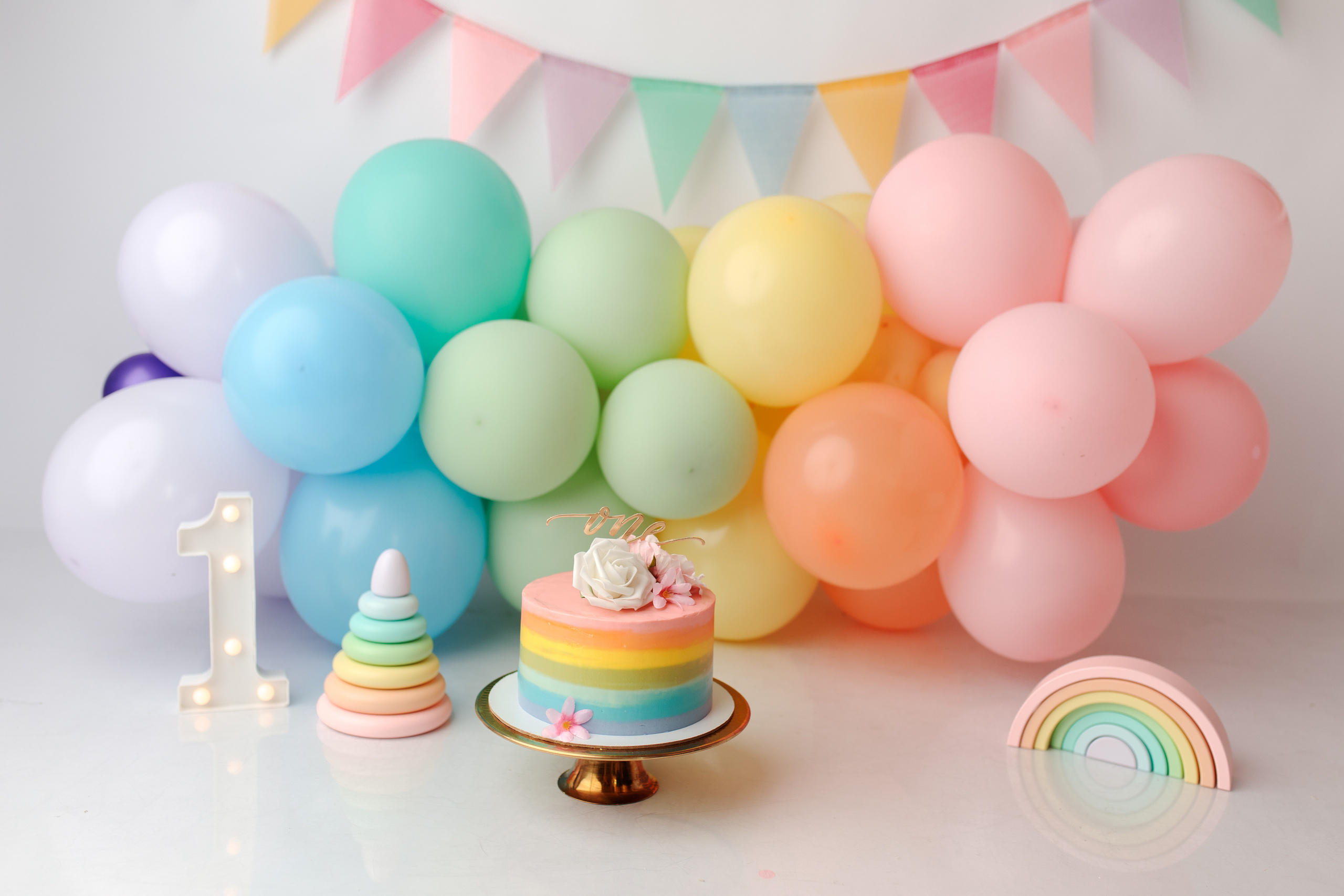 Праздничное оформление. Фотограф беременности, новорожденных Москва. годики под ключ