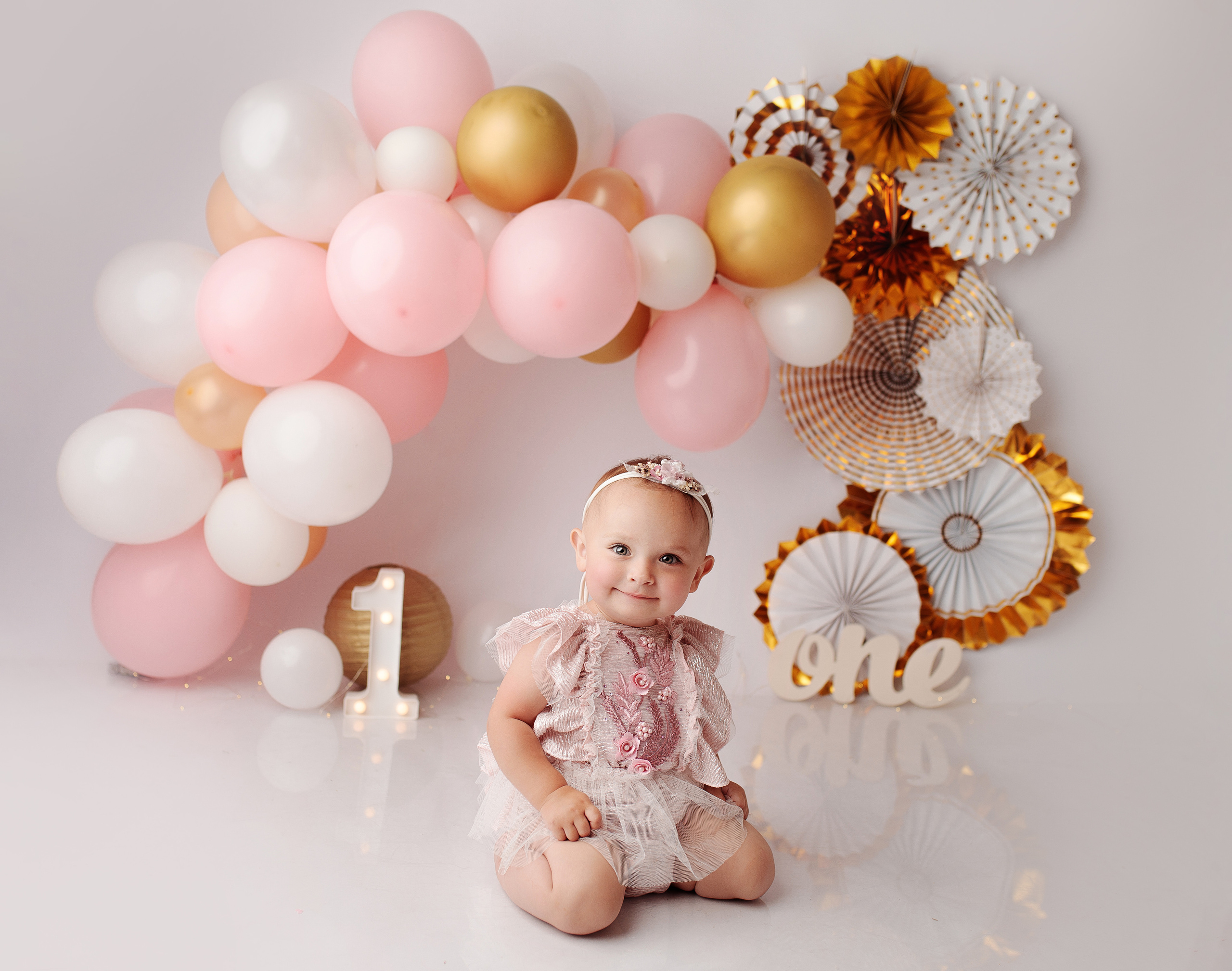 Праздничное оформление. Фотограф беременности, новорожденных Москва. годики под ключ