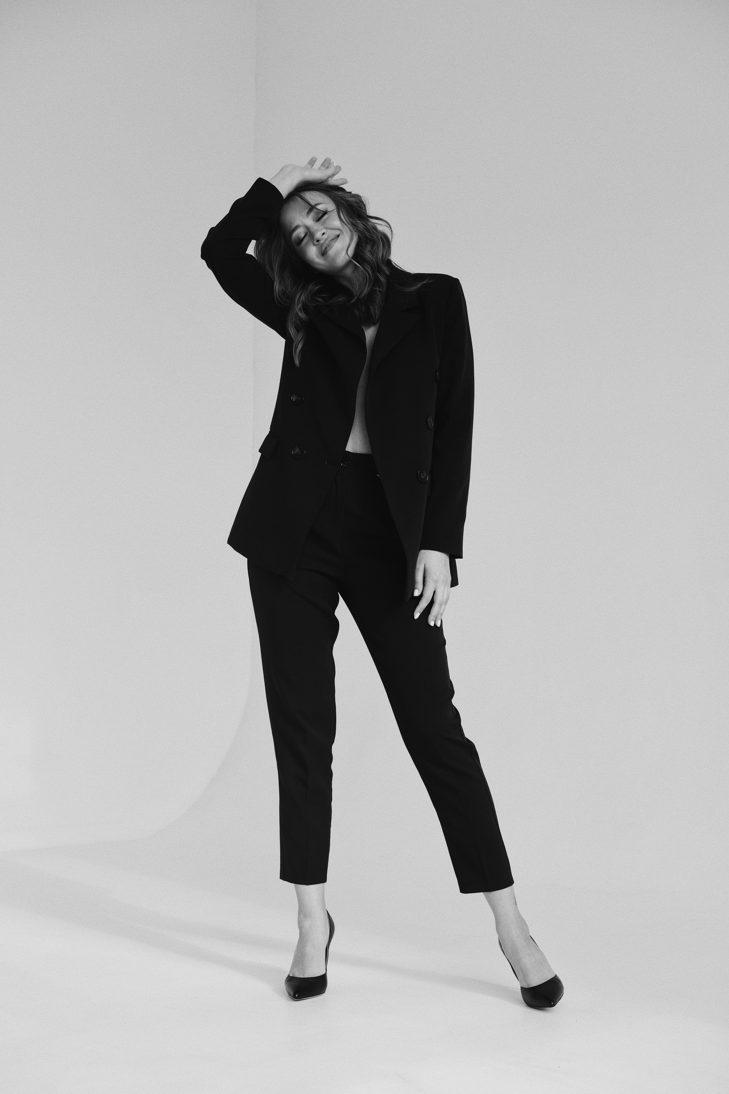 В ЧЕРНОМ. КРИСТИНА ГУСЬКОВА