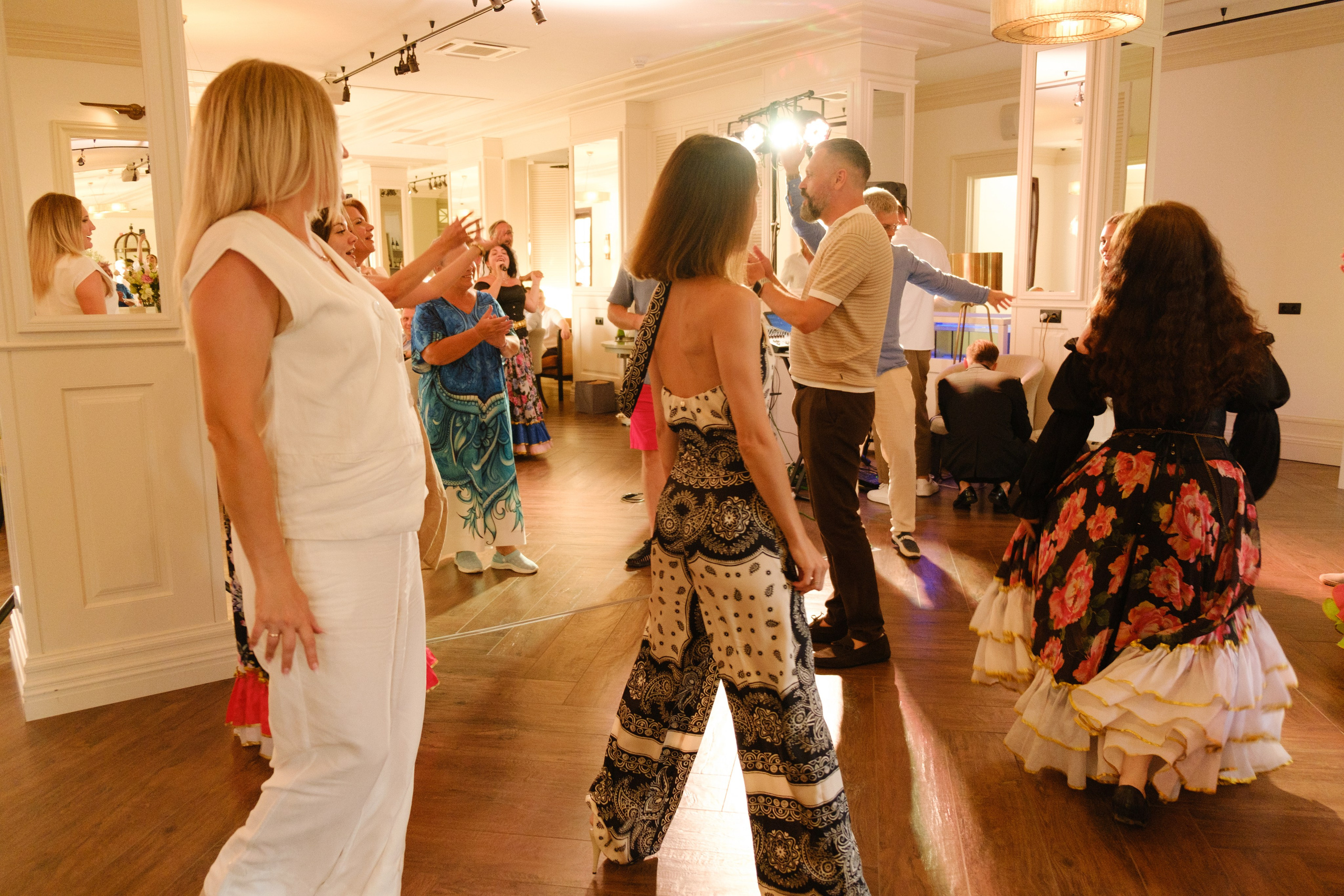 Фотограф на юбилей в Крыму | Съемка дня рождения | Илья Желдак. Профессиональная фотосъемка в Крыму. Натуральные эмоции и живые кадры. Забронируйте дату прямо сейчас!