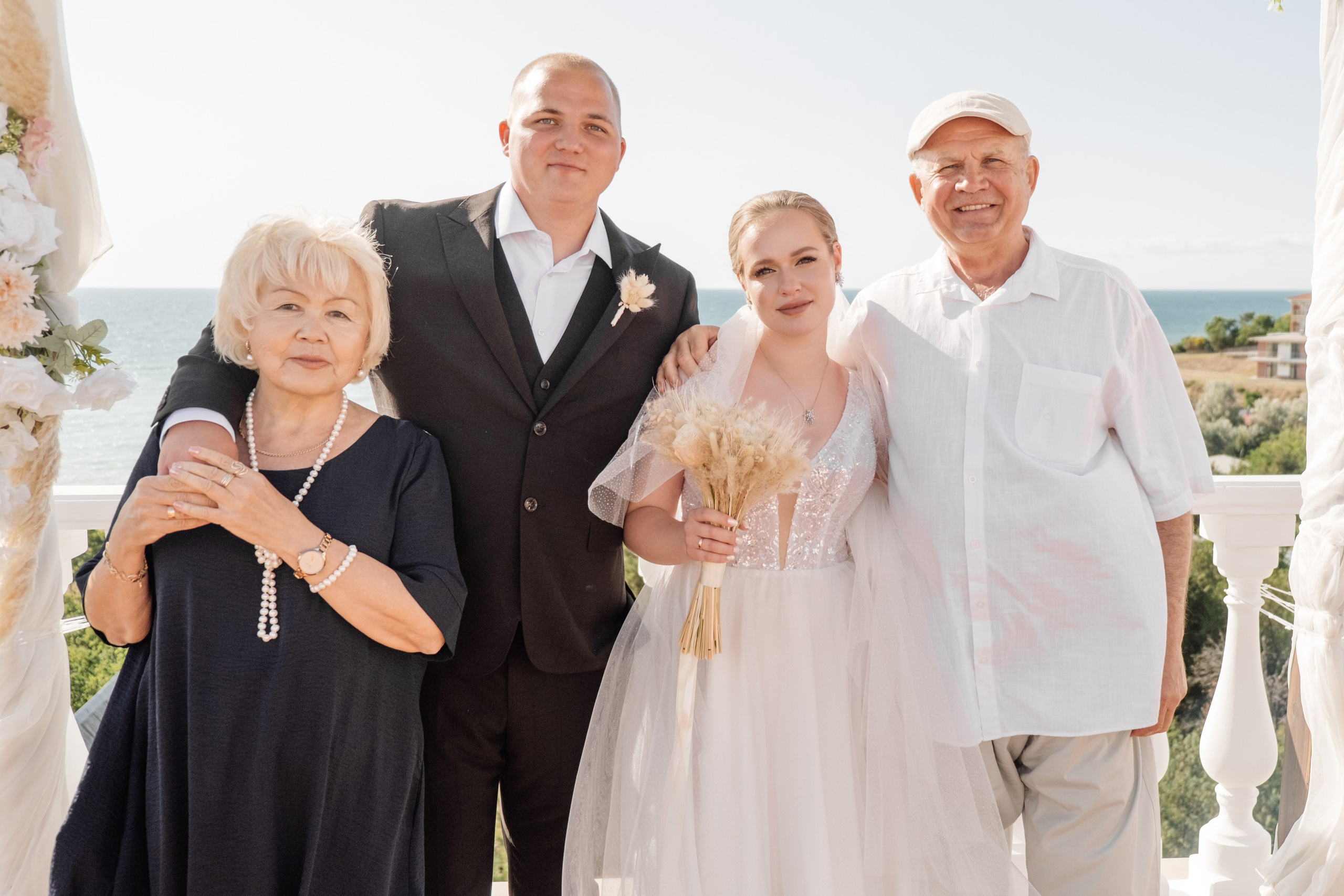 Свадебный ретопртаж. Профессиональная фотосъемка в Крыму. Натуральные эмоции и живые кадры. Забронируйте дату прямо сейчас!