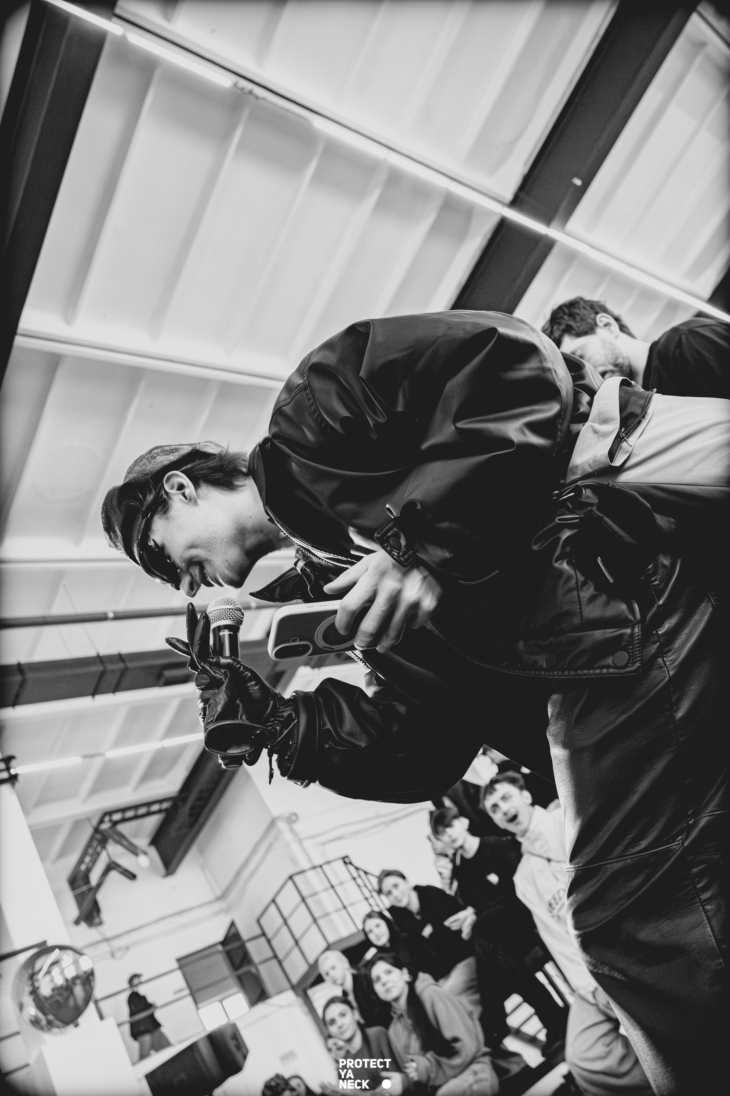 PROTECT YA NECK 22/03 (@youlovebu). Соня бу тебя сфоткала
