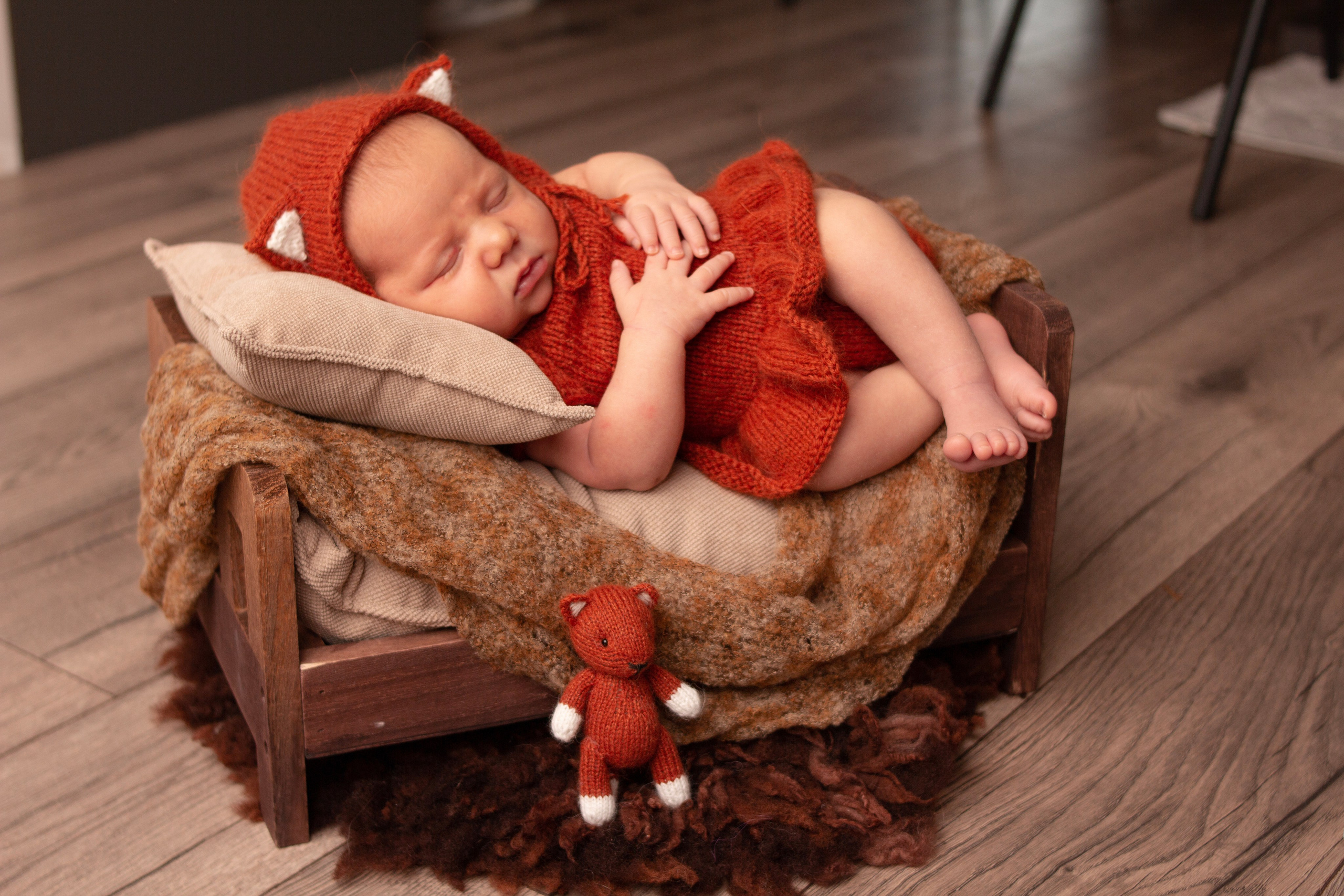 Образы в вязаных костюмчиках. Первый кадр | newborn фотограф | Всеволожск