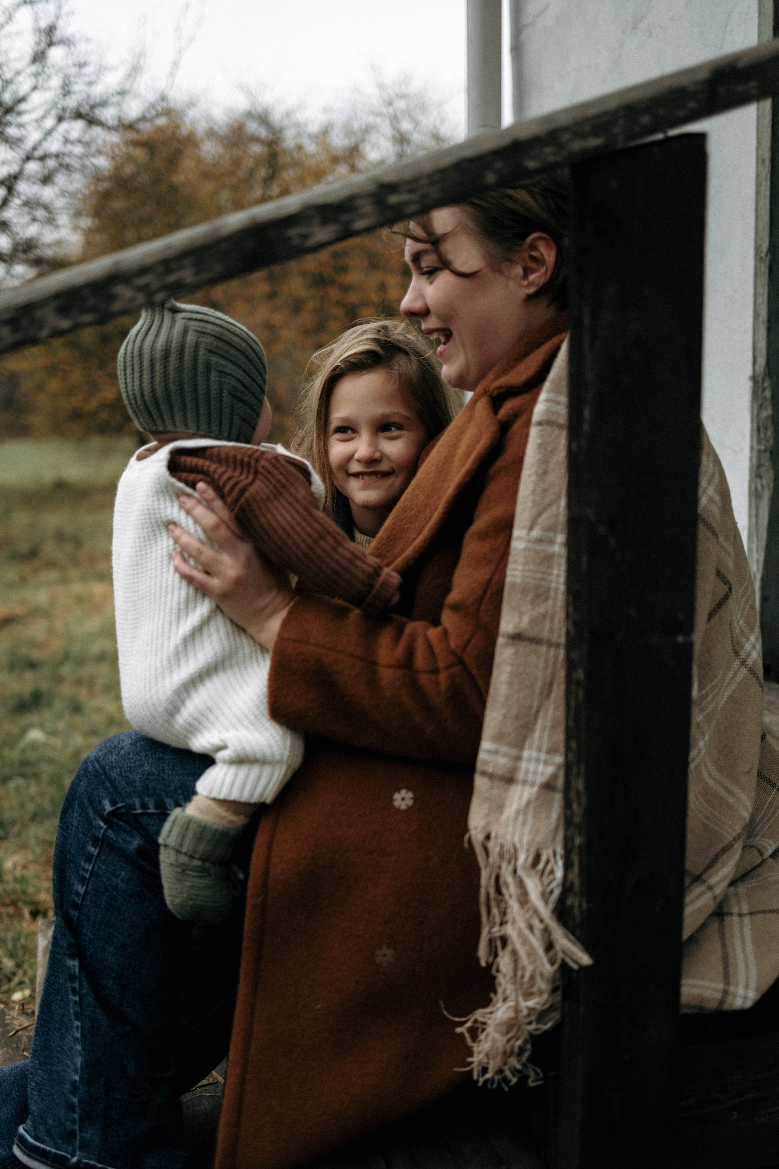 Прогулка мамы с детьми в Коломенском. Семейный и детский фотограф в Москве Маргарита Сереброва