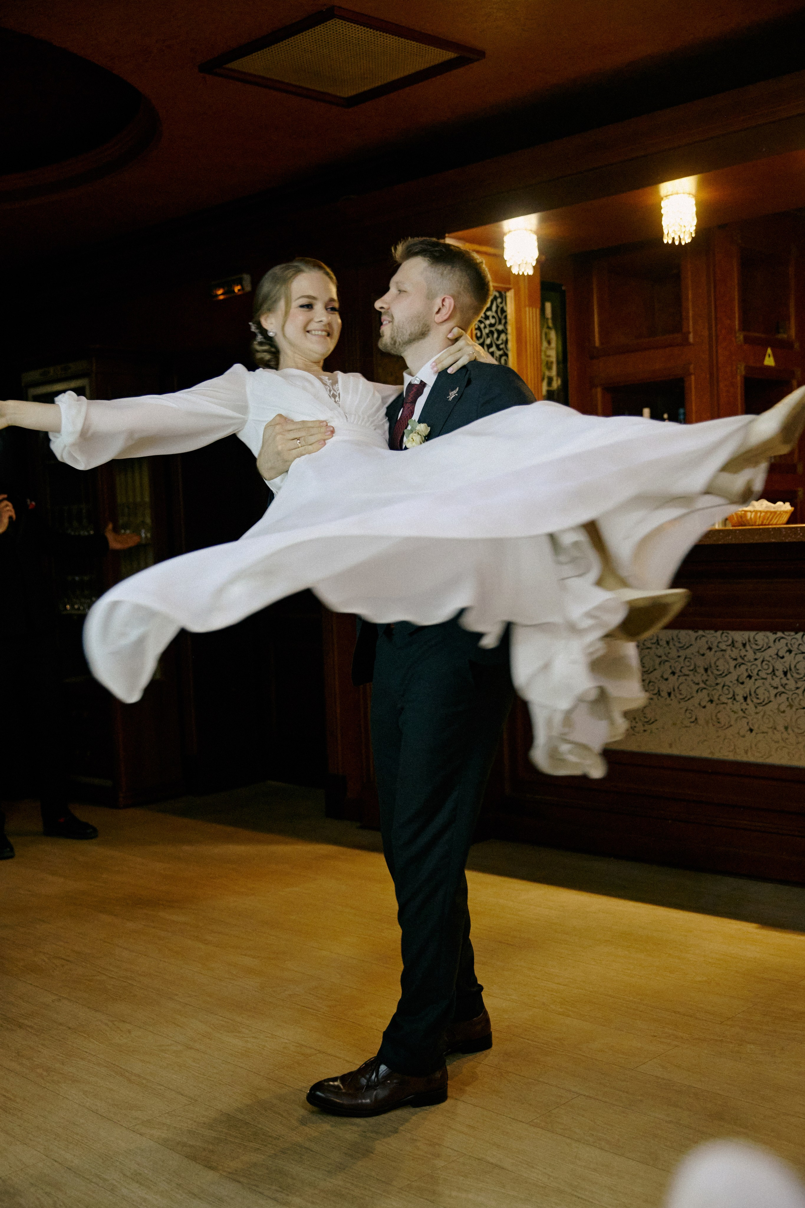 Свадебная фотосъемка в Москве | Волшебные кадры вашего идеального дня. Контентный и репортажный фотограф Виталий Кулешов | Москва