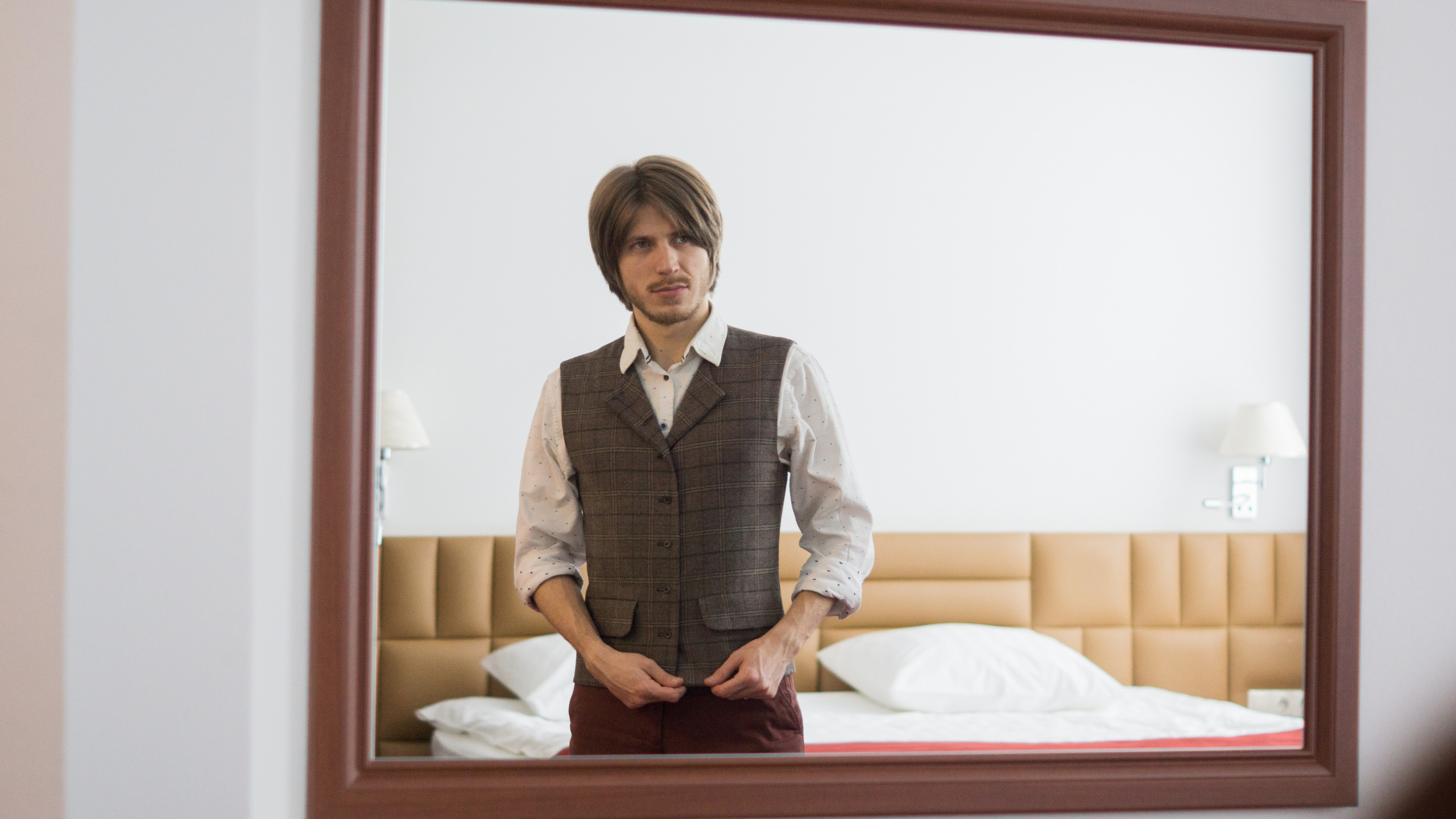 Жених цветная фотография