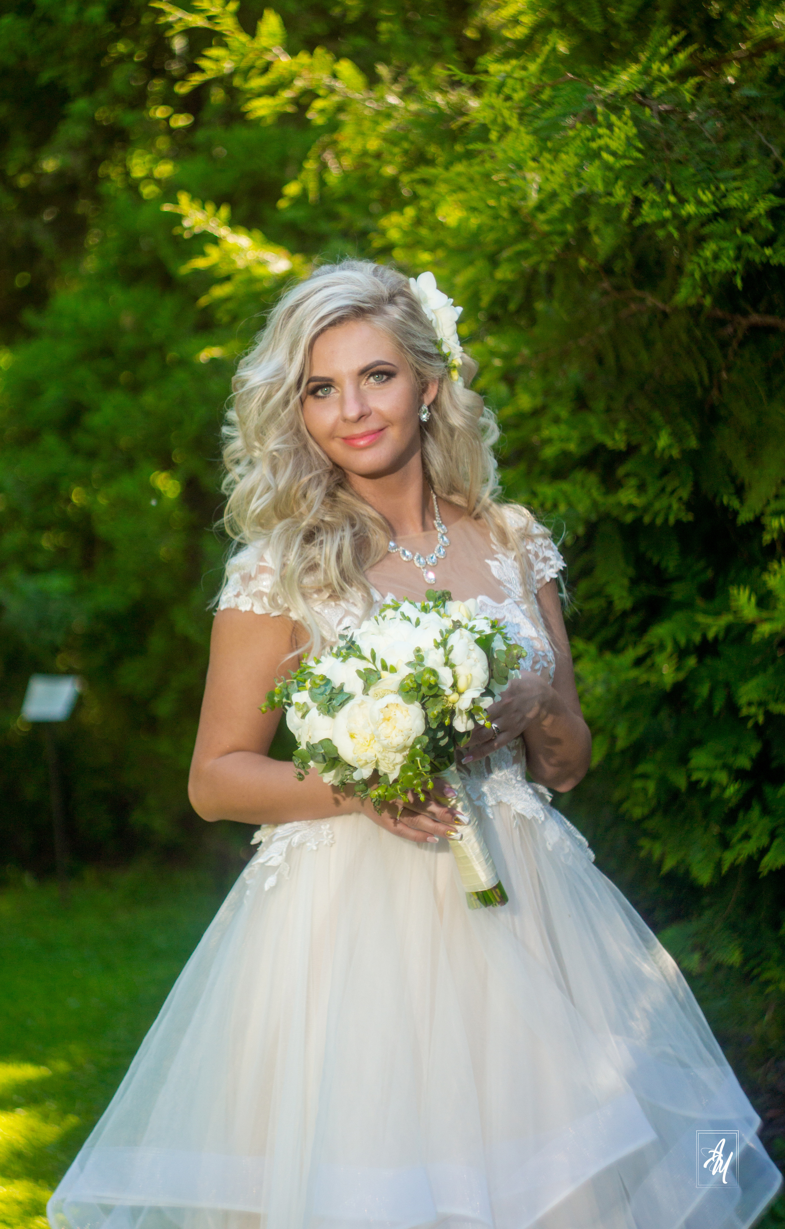 Крупный портрет Невесты при хорошем освещении