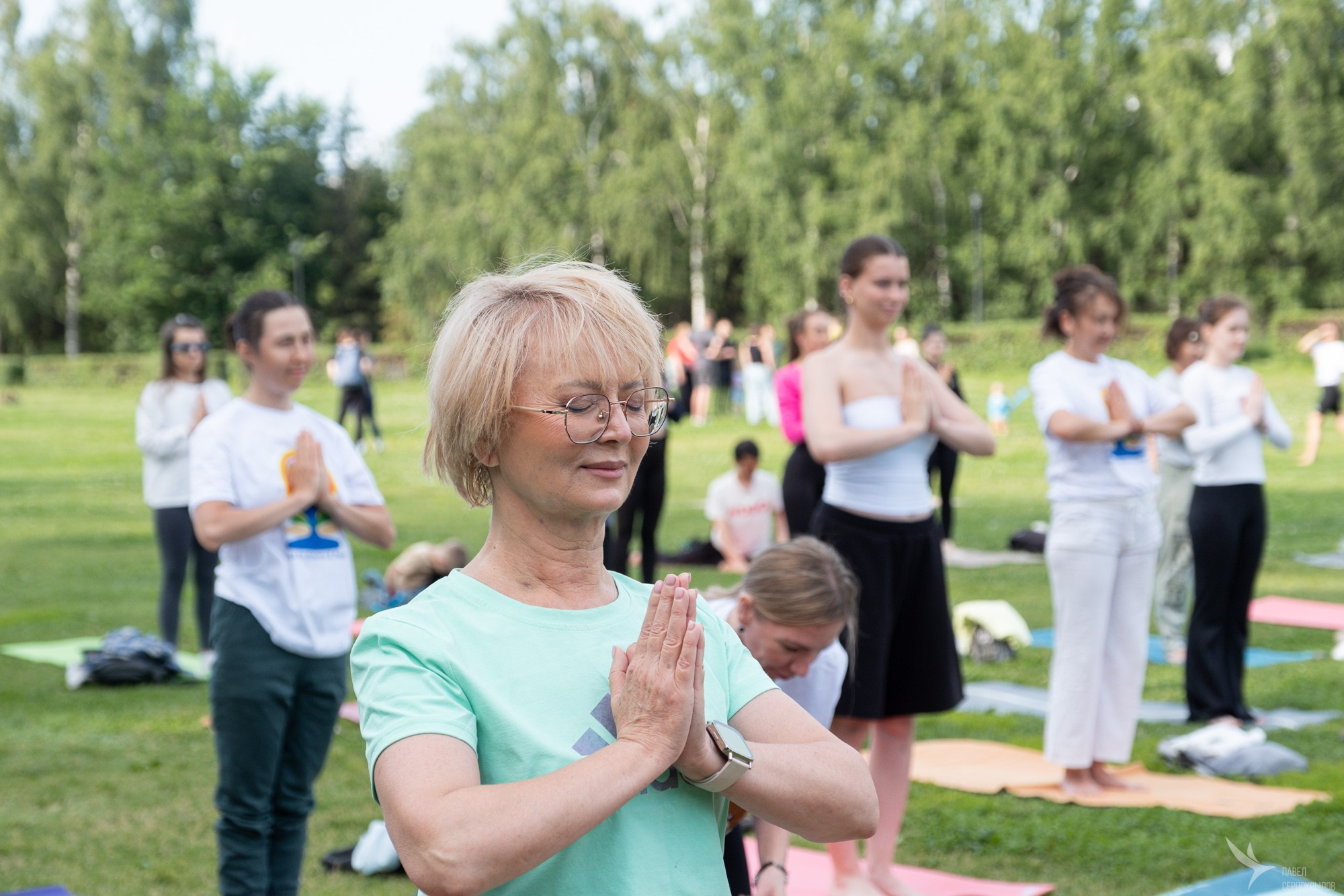 Международный день йоги в парке Горького. Репортажный фотограф в Казани Павел Серпокрылов