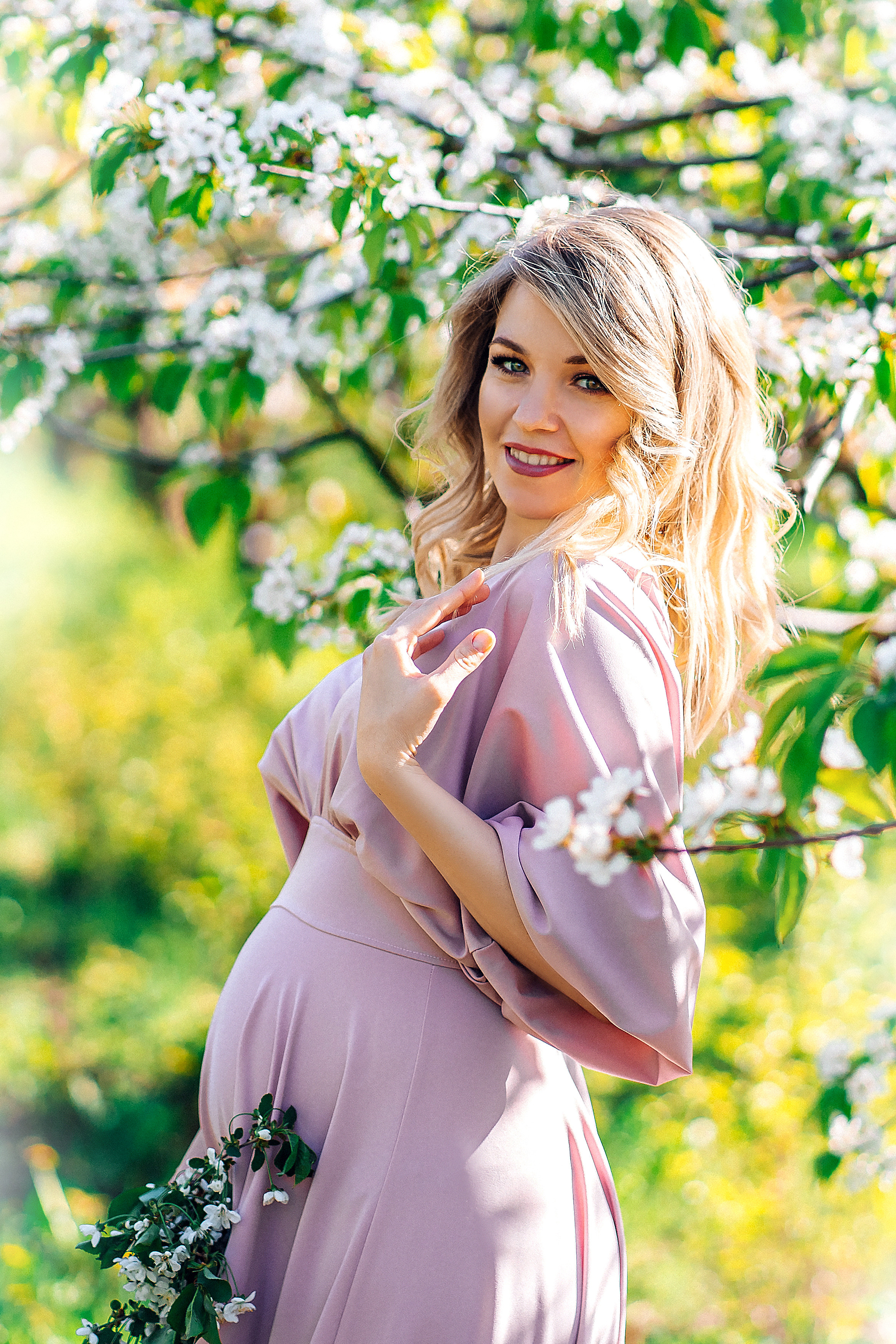 Фотосессия Алёны в цветущих садах. Семейный и детский фотограф в Ростове-на-Дону Екатерина Шевченко
