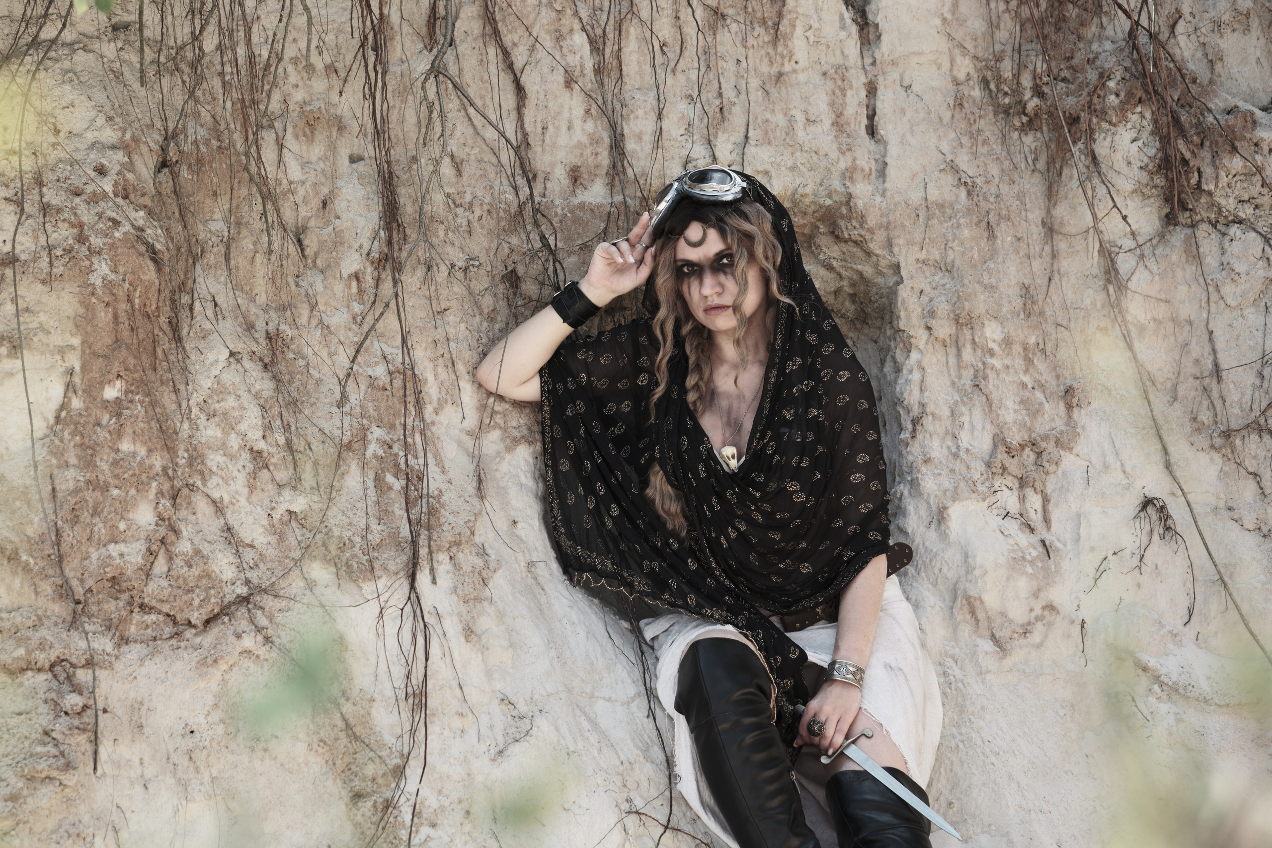 Девушка в костюме пост апокалипсис 