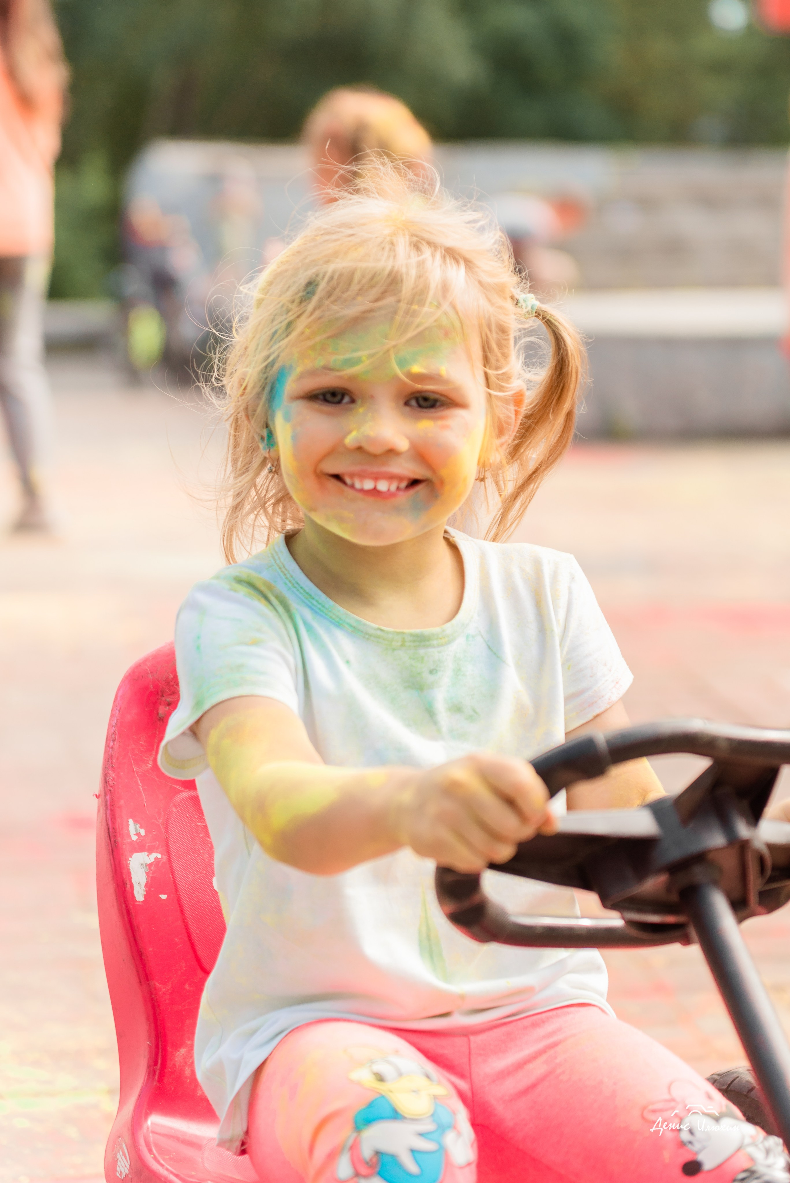 Краски Холи в Комсомольском Парке 2023. Детский фотограф, семейный фотограф и репортажи в Кемерово