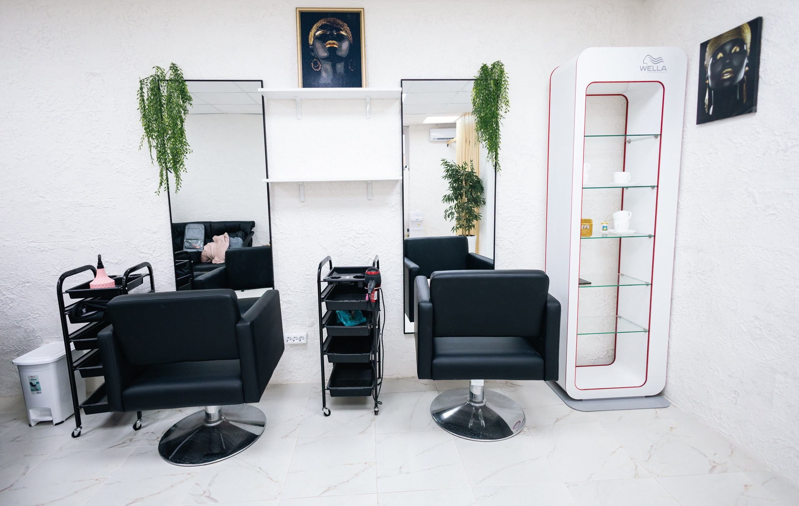 БИЗНЕС ПОРТРЕТ СПЕЦИАЛИСТА ПО МАНИКЮРУ. Фотограф Paul Varro в Краснодаре