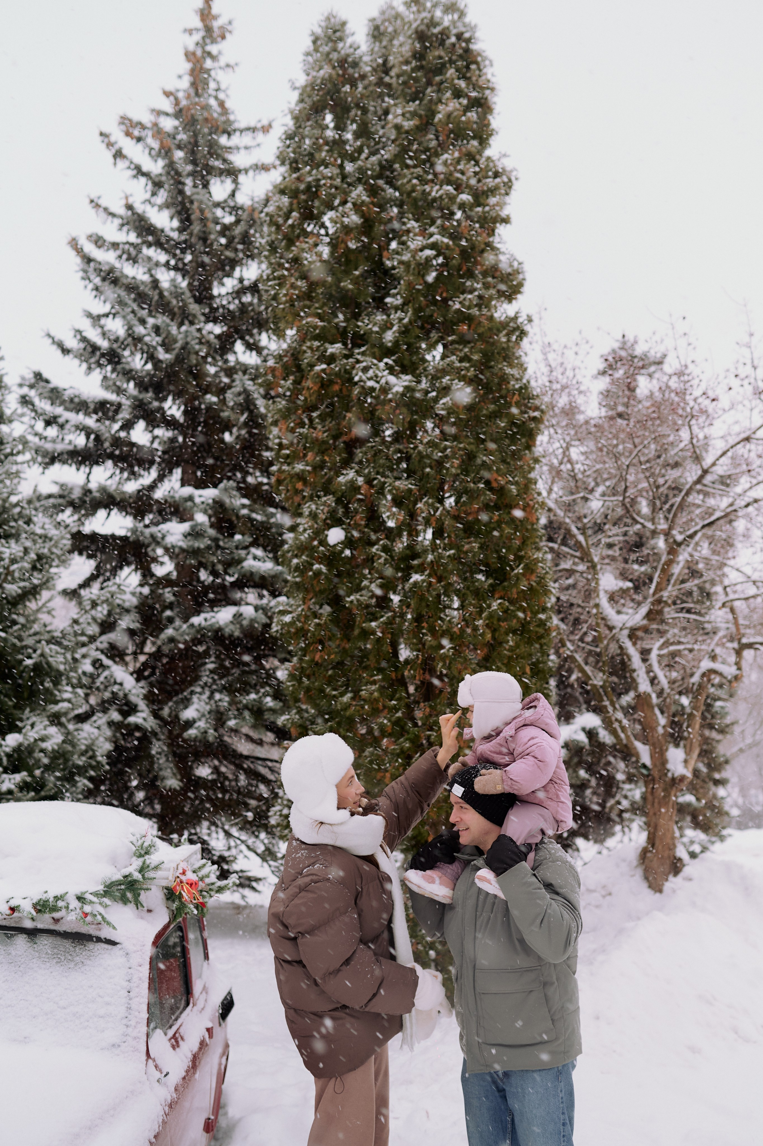Андрей, Леся и Василиса в снежном парке. Семейный и свадебный lifestyle-фотограф в Москве Мария Петрова
