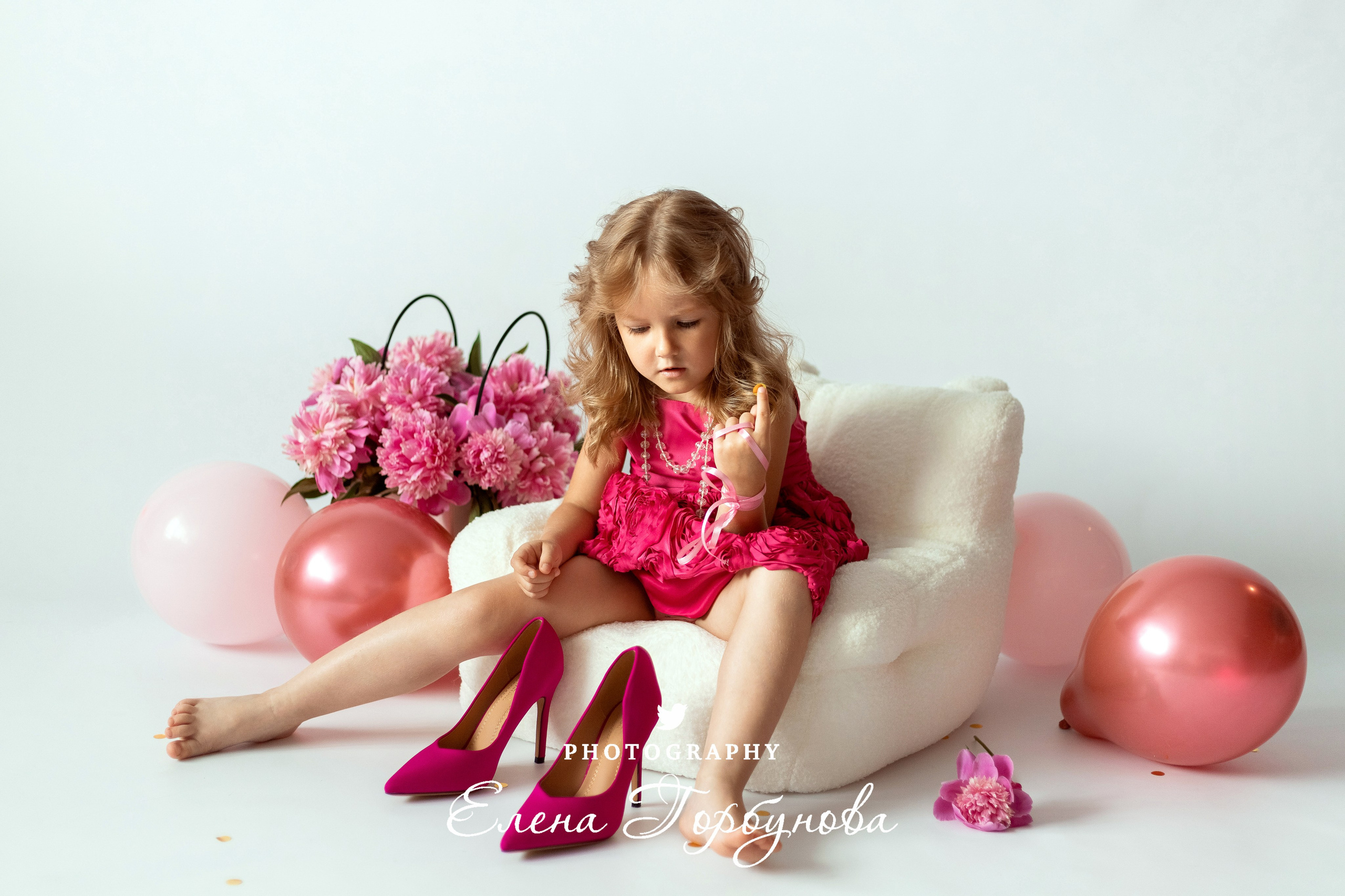 «Модница в розовом» В моей студии. Вероника и Александра. 2024. Фотограф Пермь. Свадьбы. Семья и дети, школа, д. сад. Фотокниги