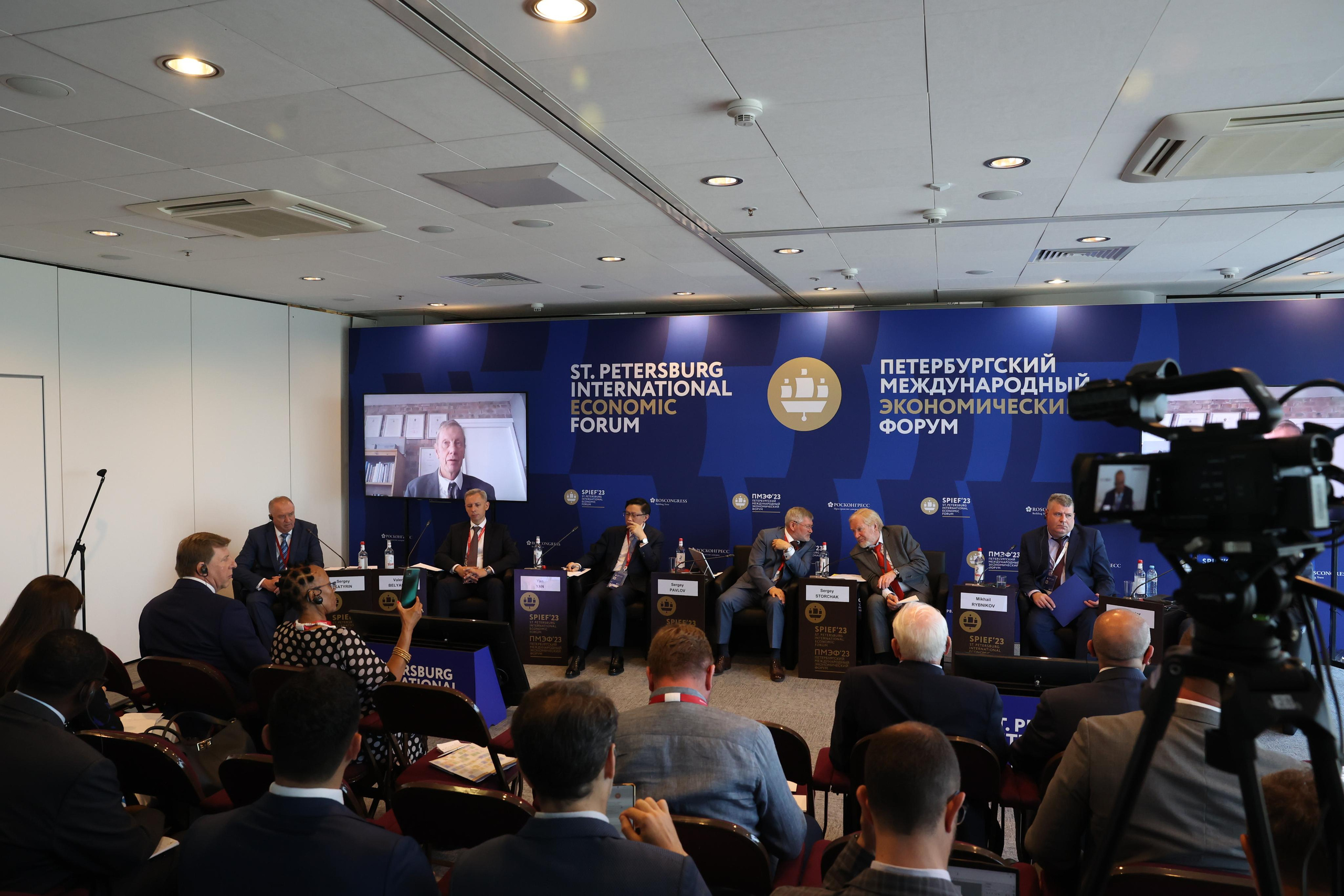 Экономический форум. SPIEF-2023. ФОТОГРАФ РАДОСТИ Фотосессия в студии СПб. Портретный фотограф — Юрий Торлопов