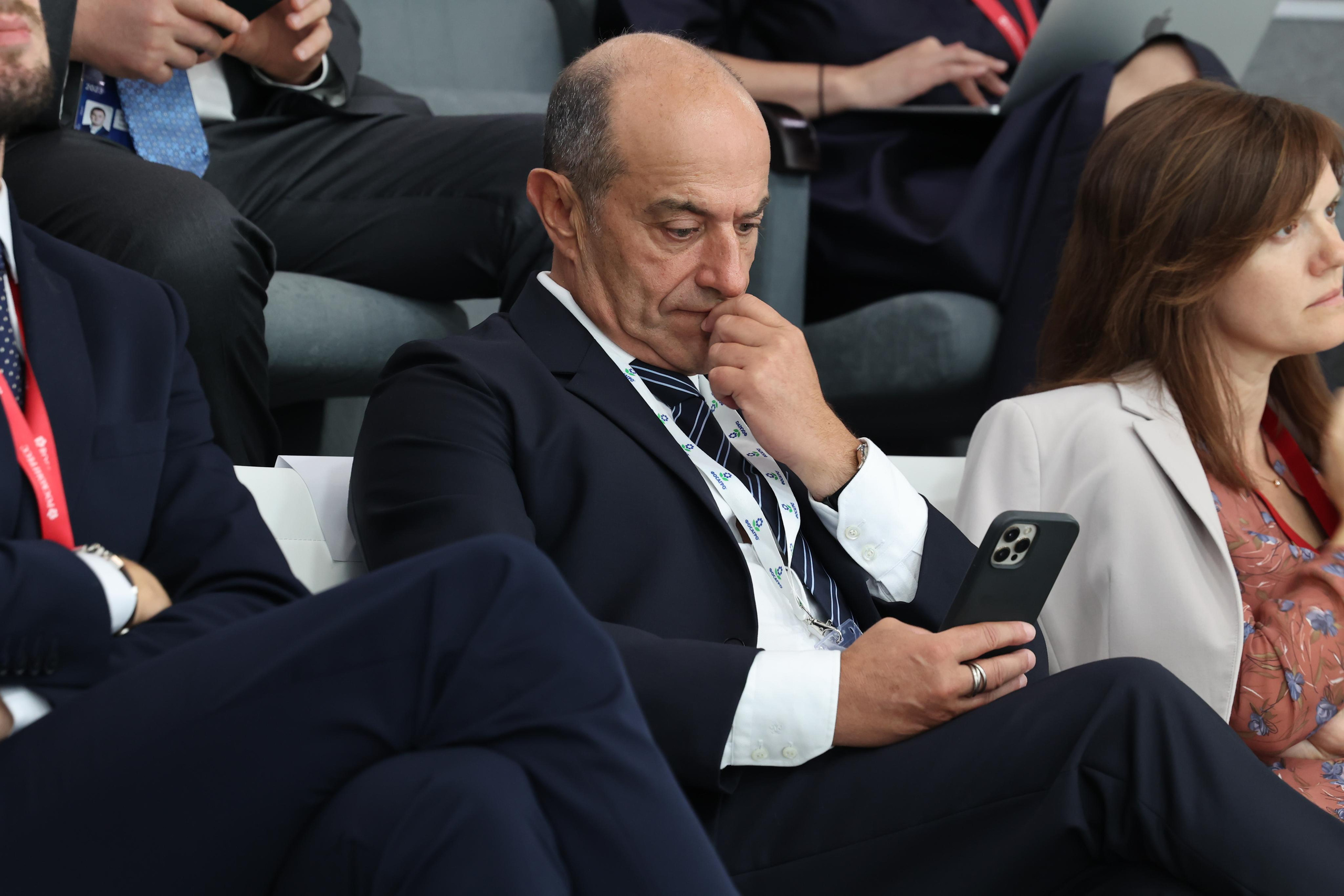 Экономический форум. SPIEF-2023. ФОТОГРАФ РАДОСТИ Фотосессия в студии СПб. Портретный фотограф — Юрий Торлопов