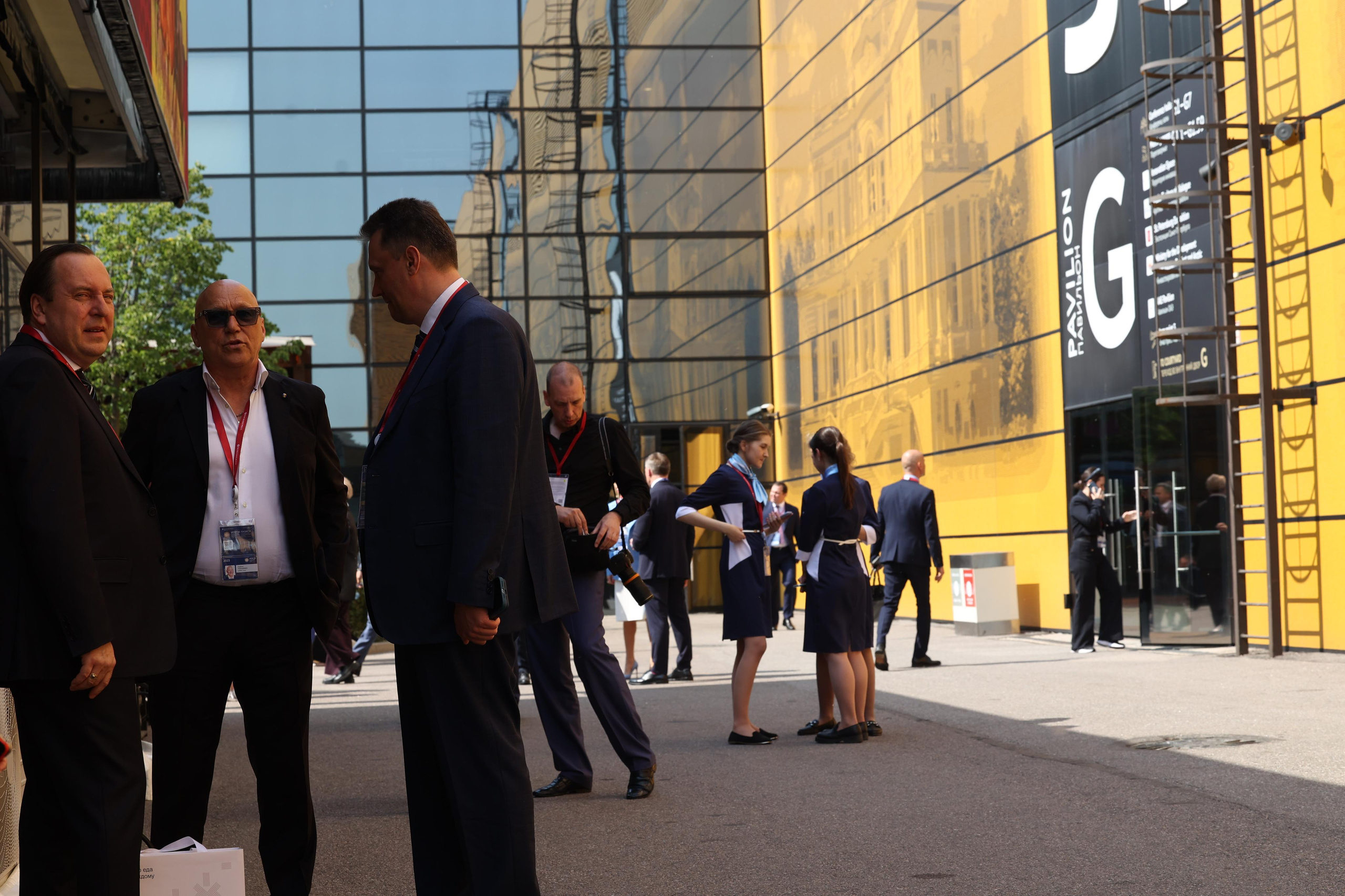 Экономический форум. SPIEF-2023. ФОТОГРАФ РАДОСТИ Фотосессия в студии СПб. Портретный фотограф — Юрий Торлопов