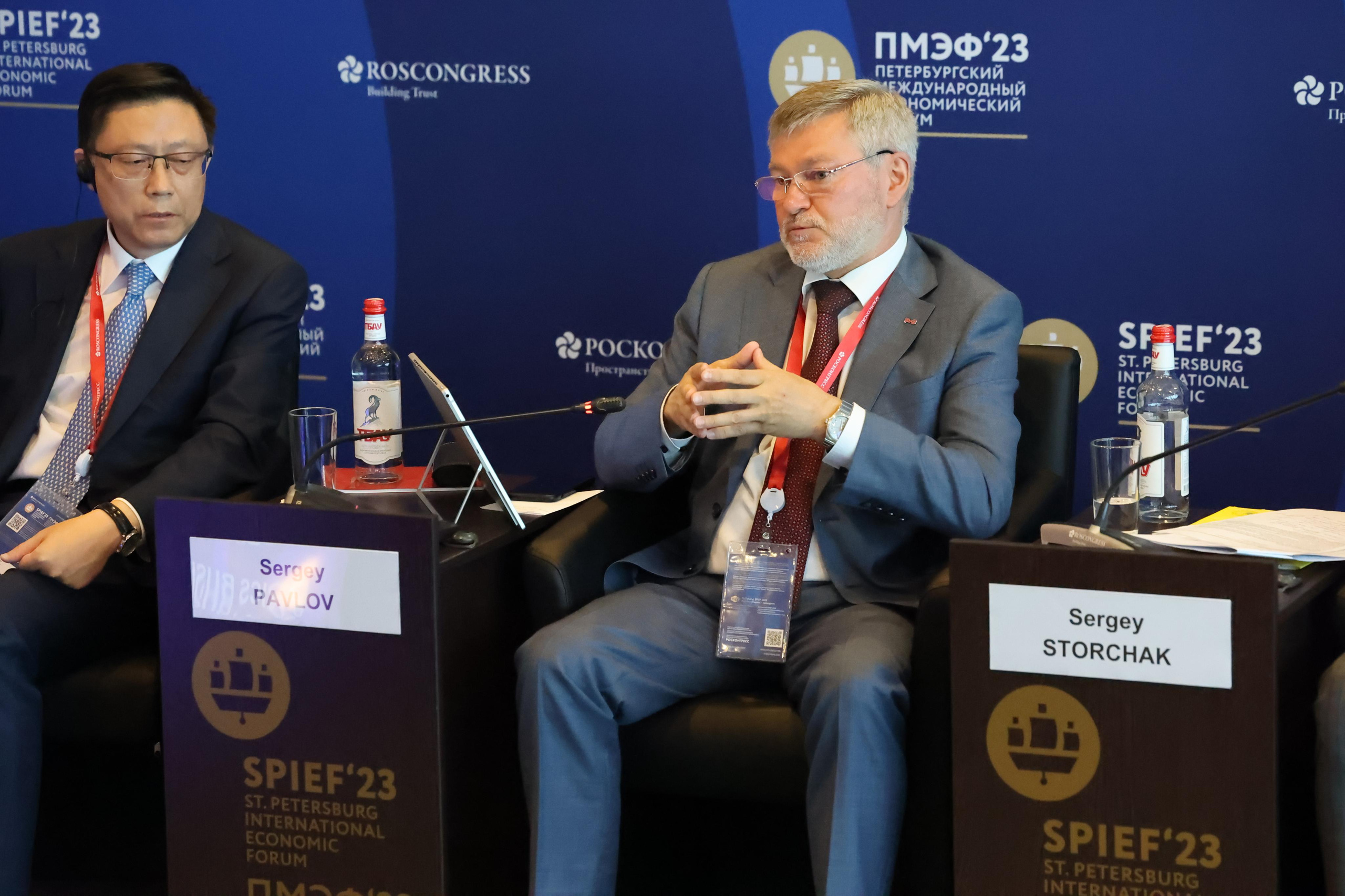 Экономический форум. SPIEF-2023. ФОТОГРАФ РАДОСТИ Фотосессия в студии СПб. Портретный фотограф — Юрий Торлопов