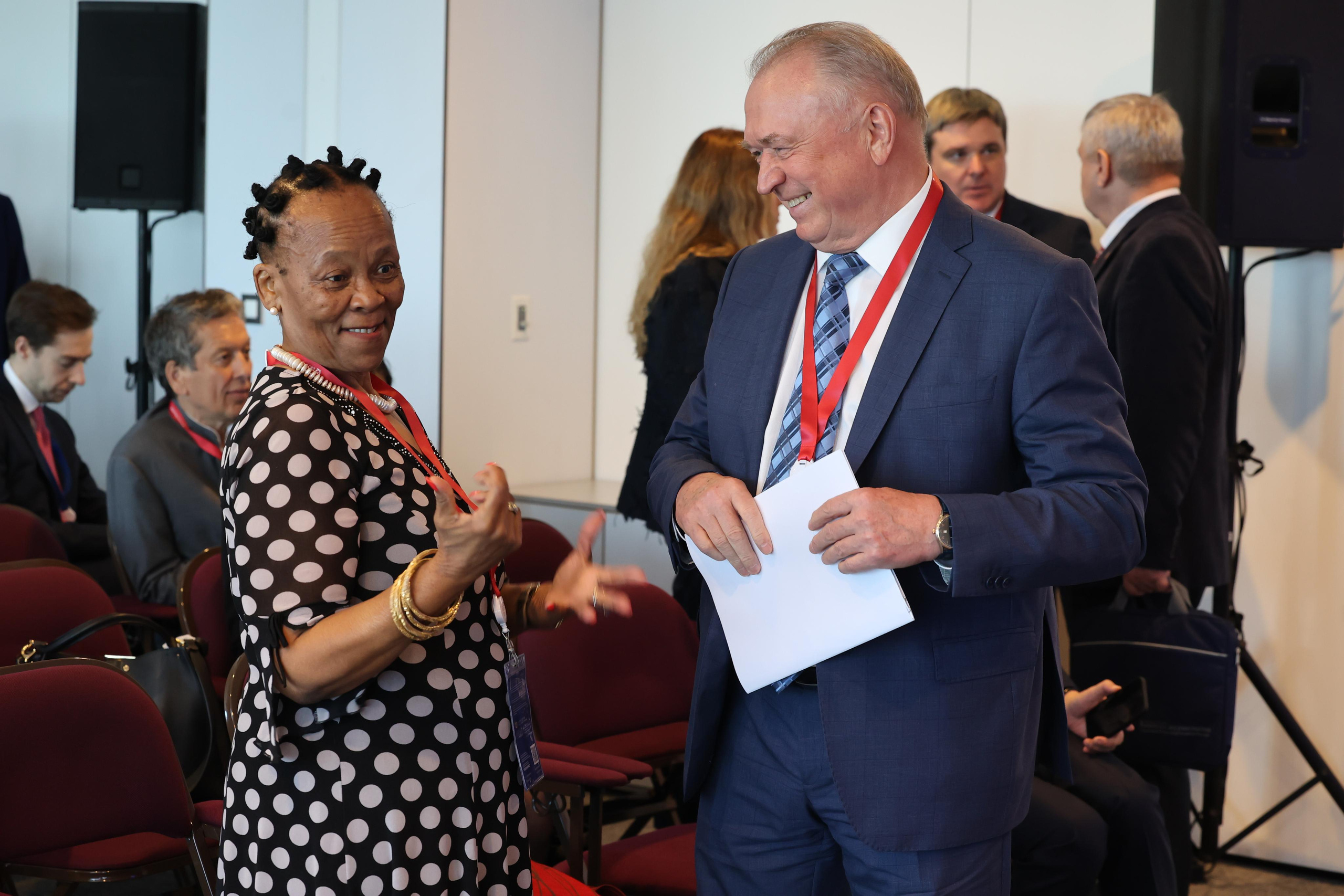 Экономический форум. SPIEF-2023. ФОТОГРАФ РАДОСТИ Фотосессия в студии СПб. Портретный фотограф — Юрий Торлопов