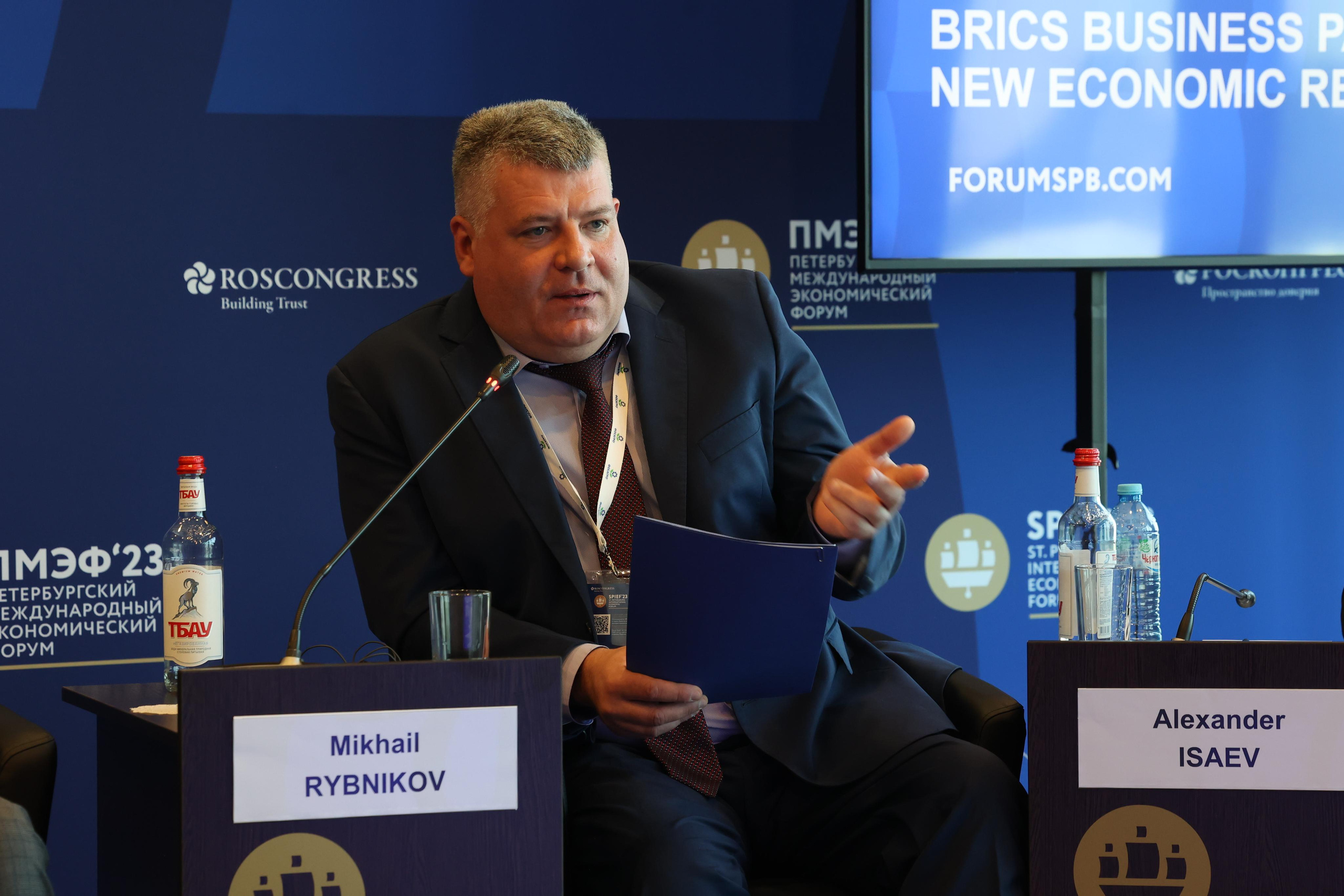 Экономический форум. SPIEF-2023. ФОТОГРАФ РАДОСТИ Фотосессия в студии СПб. Портретный фотограф — Юрий Торлопов