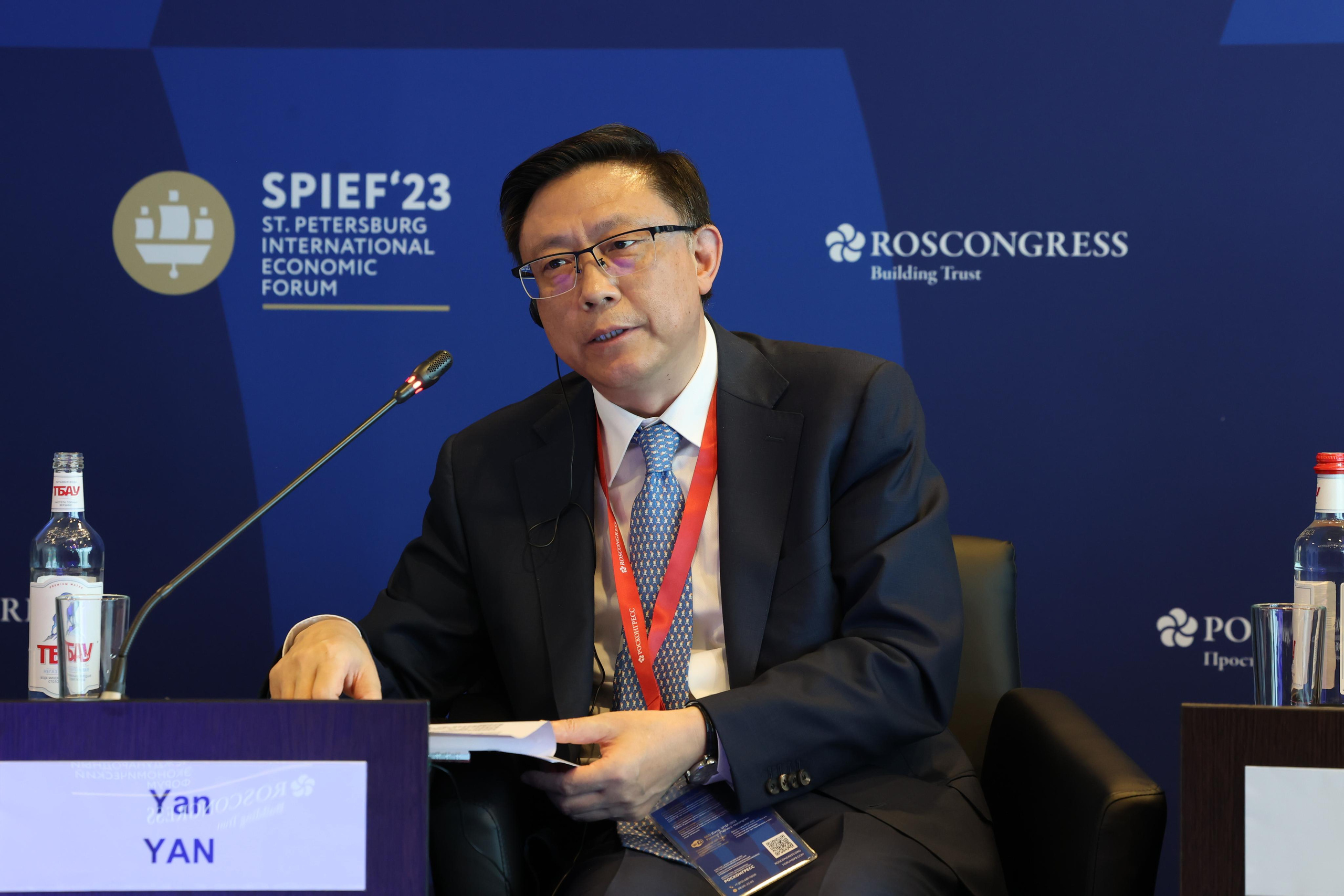 Экономический форум. SPIEF-2023. ФОТОГРАФ РАДОСТИ Фотосессия в студии СПб. Портретный фотограф — Юрий Торлопов