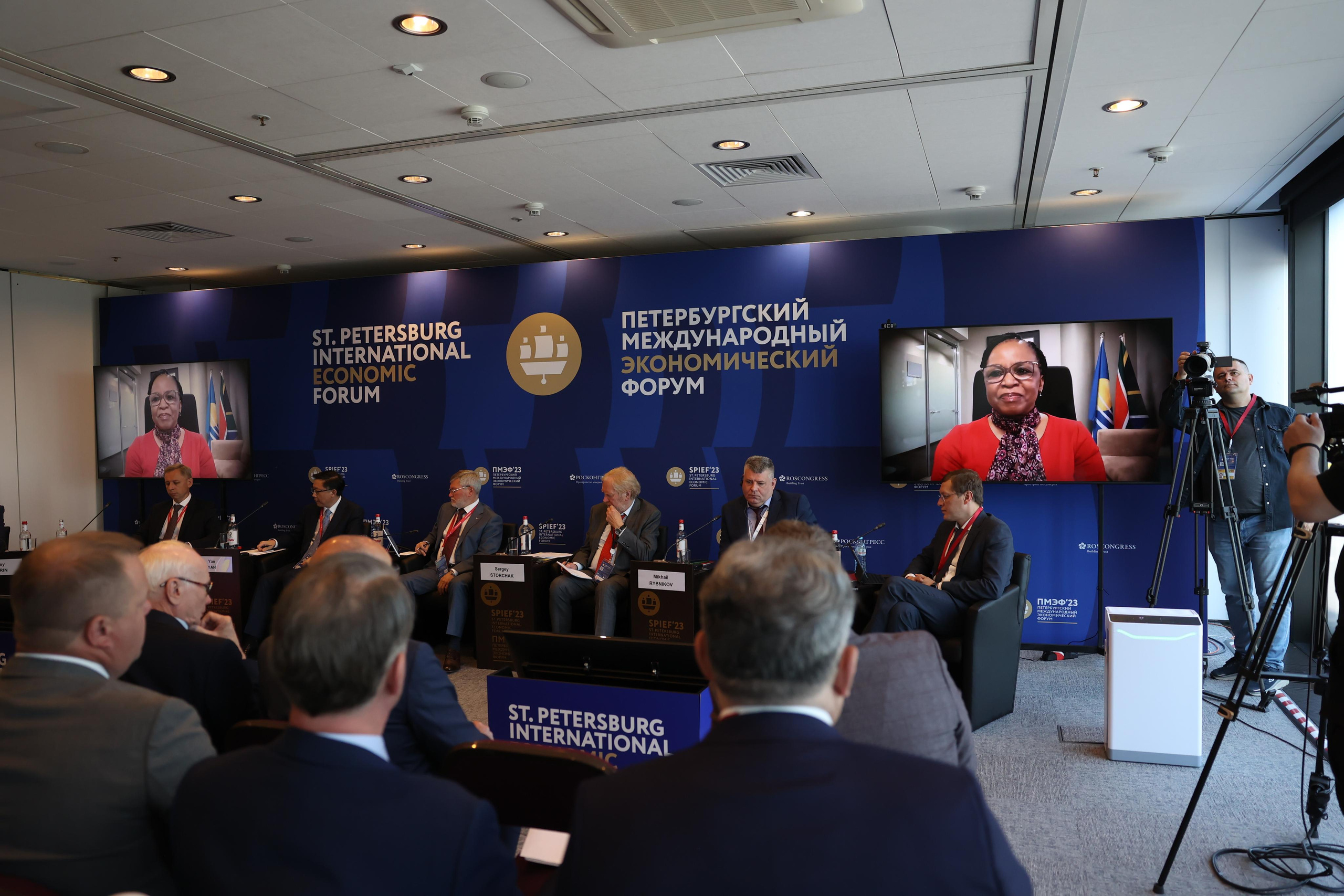 Экономический форум. SPIEF-2023. ФОТОГРАФ РАДОСТИ Фотосессия в студии СПб. Портретный фотограф — Юрий Торлопов