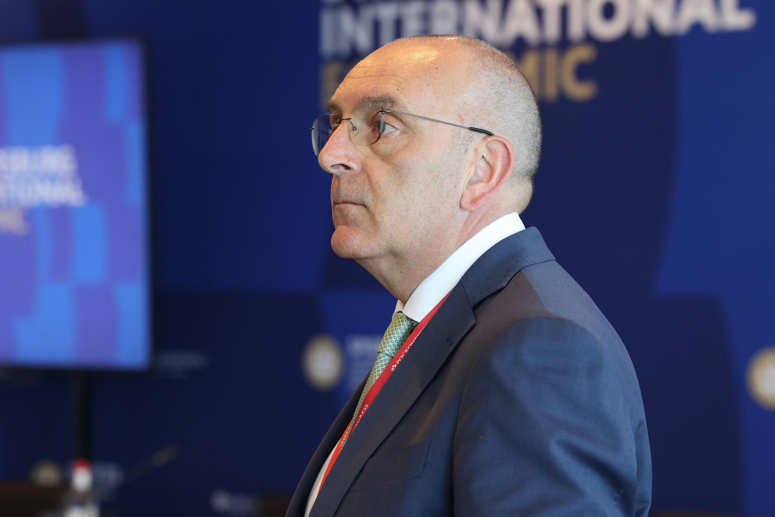 Экономический форум. SPIEF-2023. ФОТОГРАФ РАДОСТИ Фотосессия в студии СПб. Портретный фотограф — Юрий Торлопов