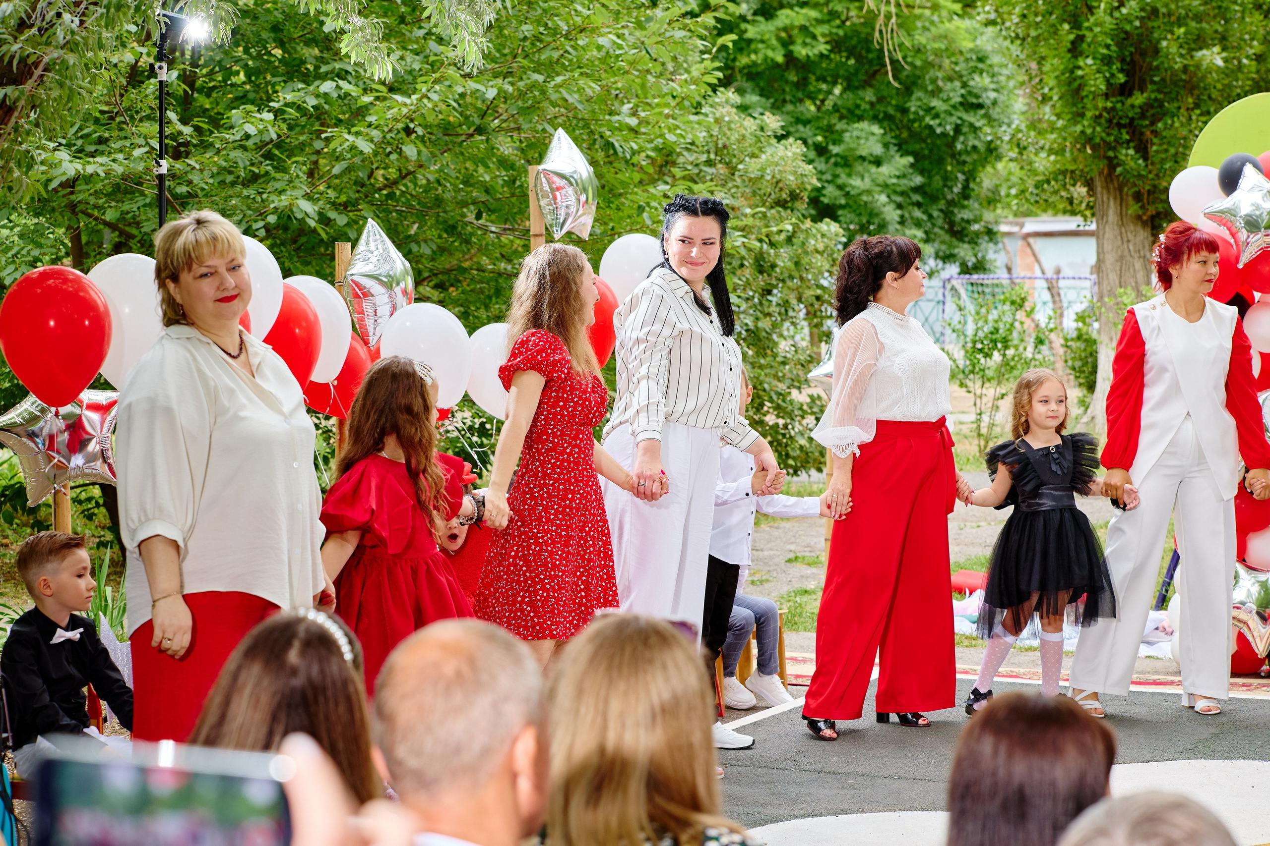 Выпускной 45 сад. Фотограф Выпускные альбомы Таганрог Сергей Коробченко