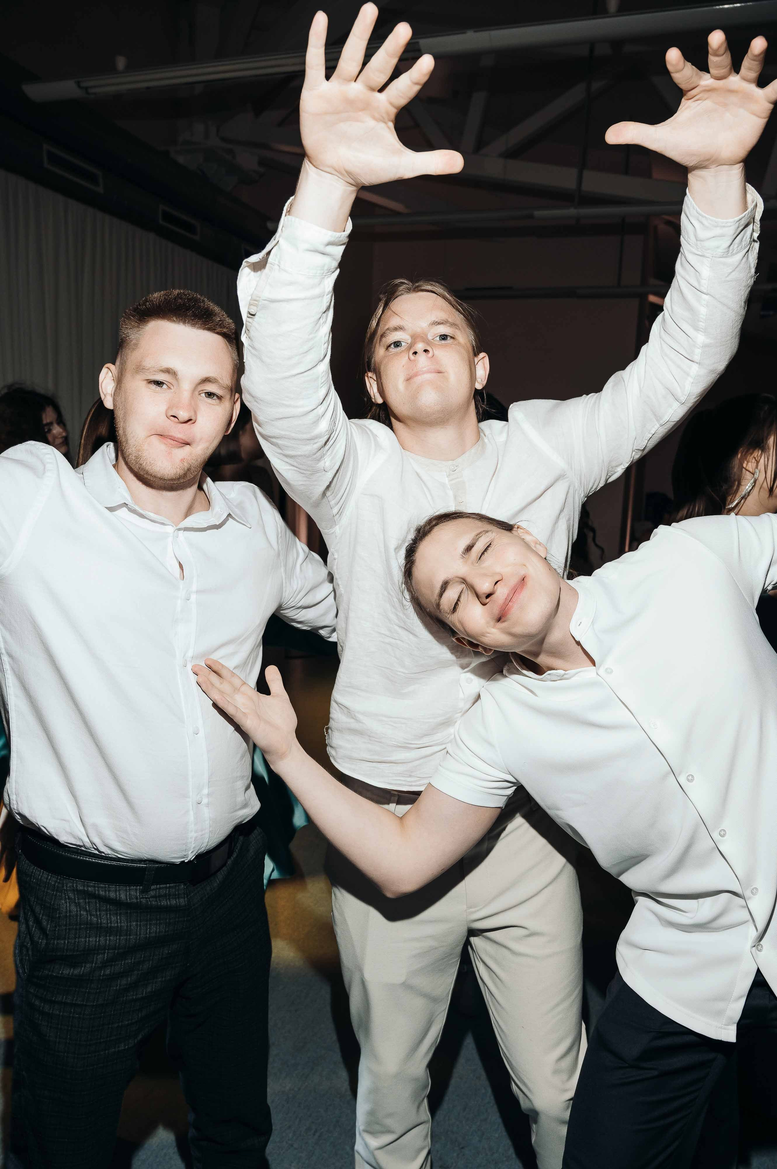 Совместные сборы в отеле. Свадебный и семейный фотограф в Котласе Никита Попов