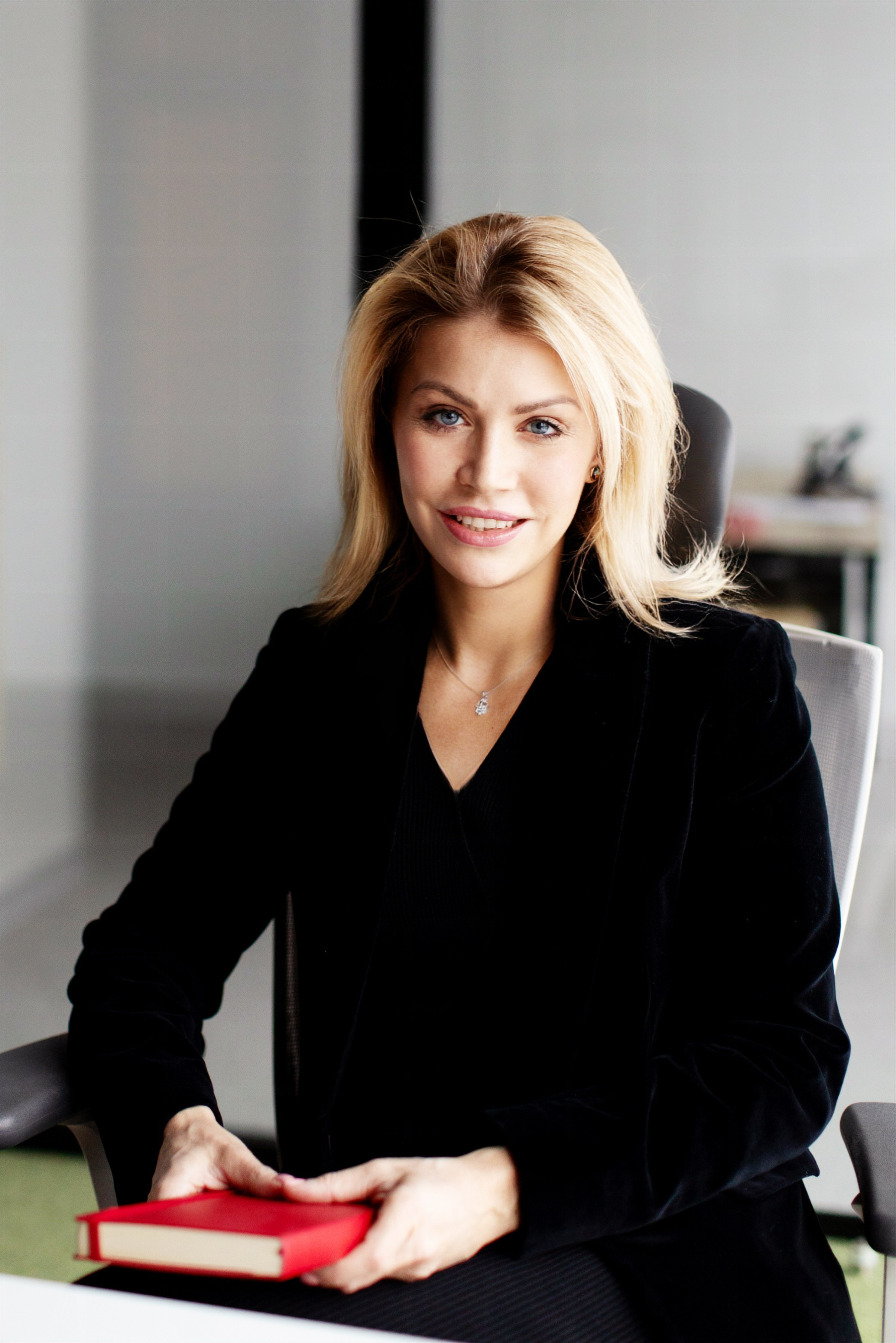 Бизнес портрет. Kate White﻿ — профессиональный фотограф в Москве, Лондоне и Кипре. Портретная, семейная, студийная и коммерческая съемка