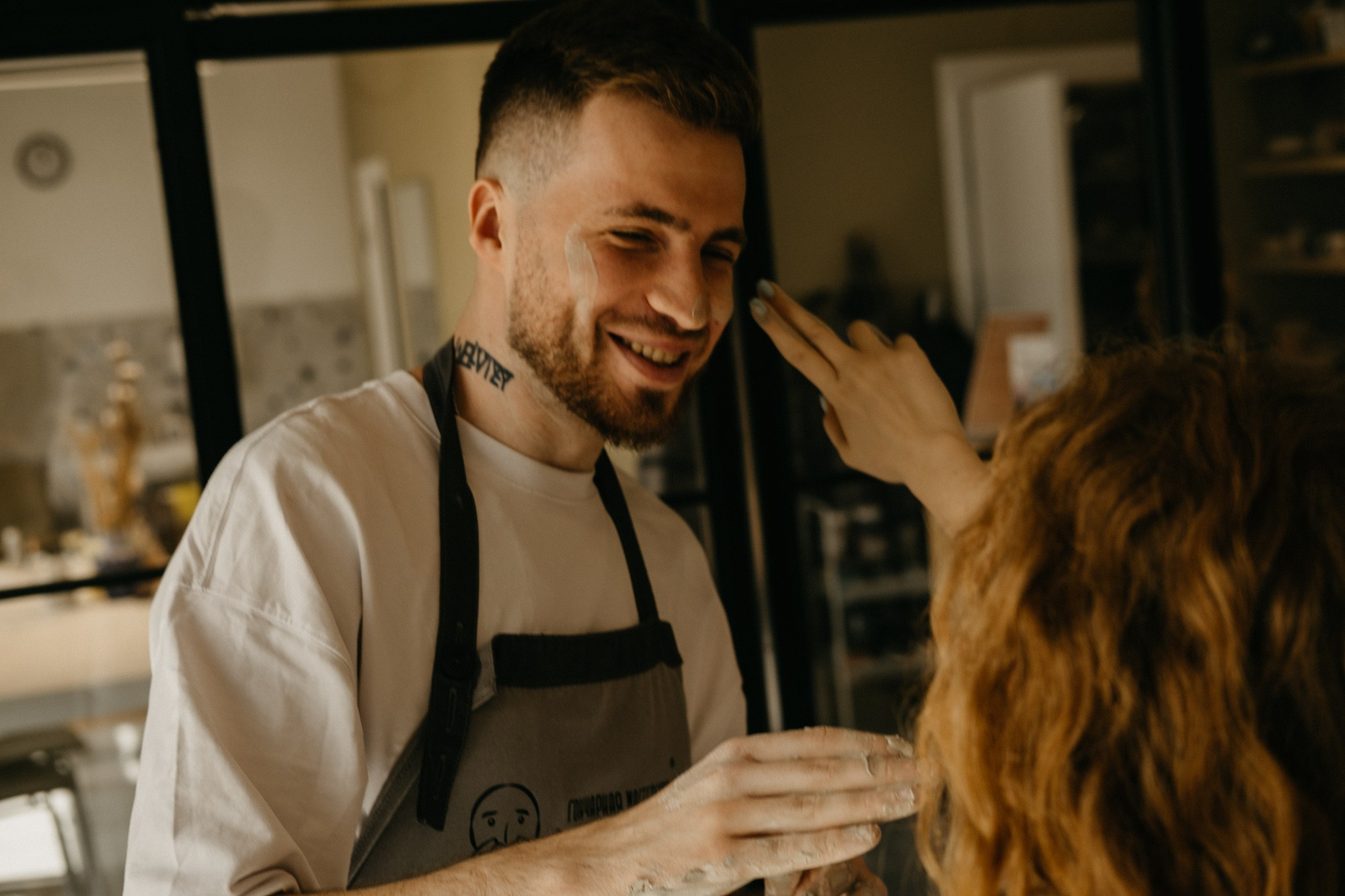 В гончарной мастерской. Свадебный фотограф Александра Тюлякова