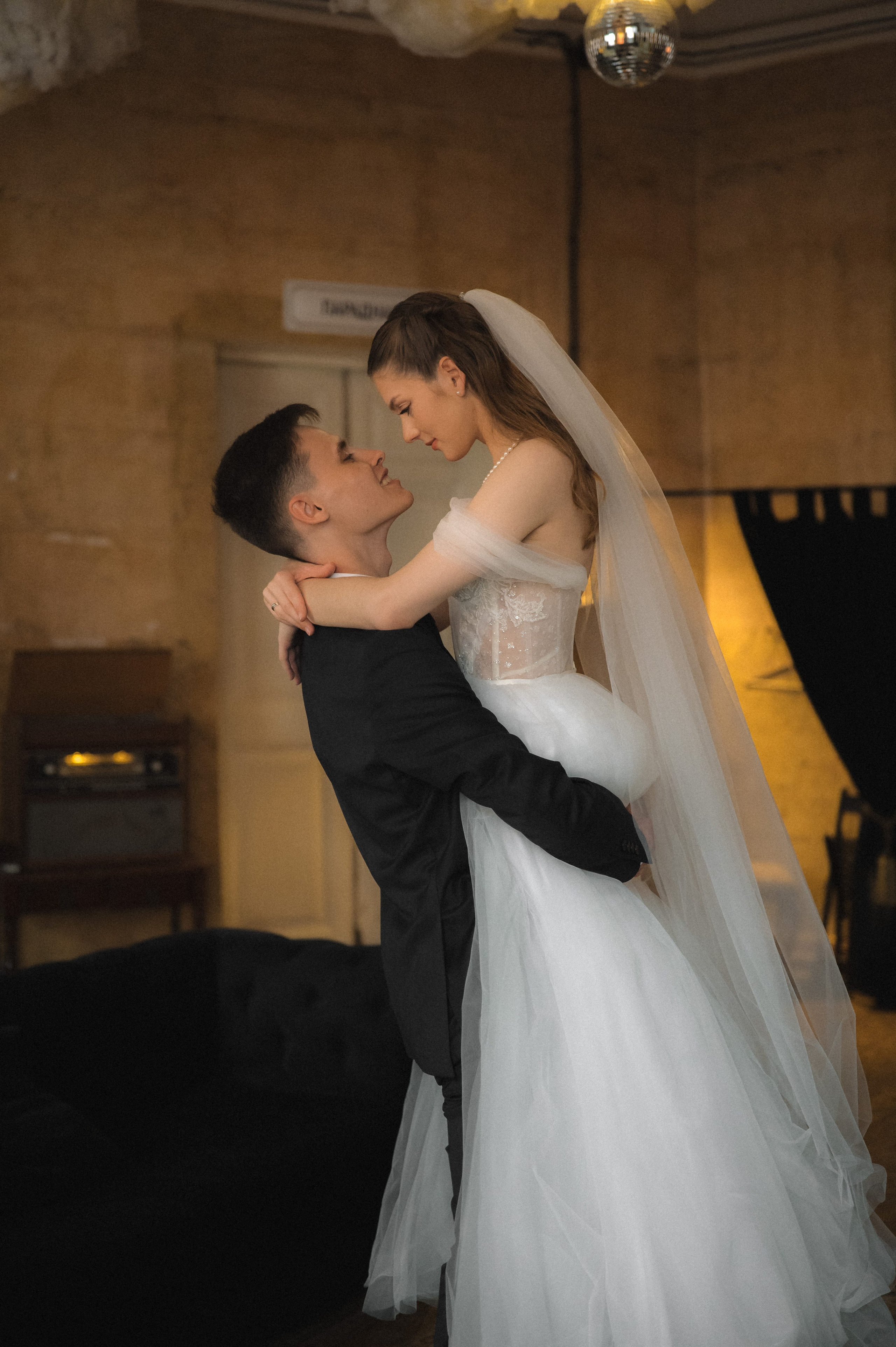 Свадьба в парадной. Фотограф Ирина Горелова Севастополь Крым