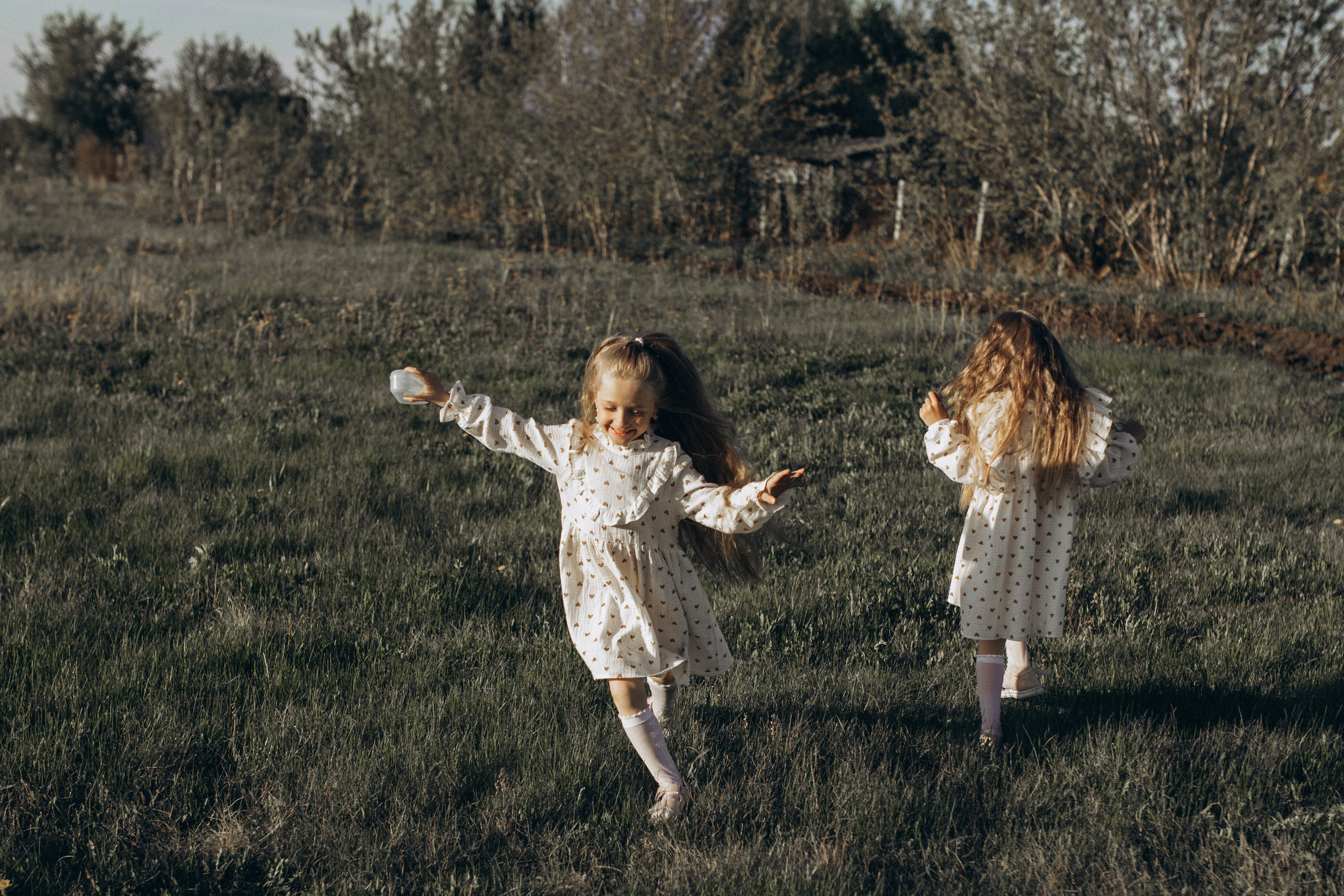 Саша, Миша, Вера и Вика летняя прогулочная съёмка. Семейный фотограф lifestyle в Новосибирске Елена Шпилевая