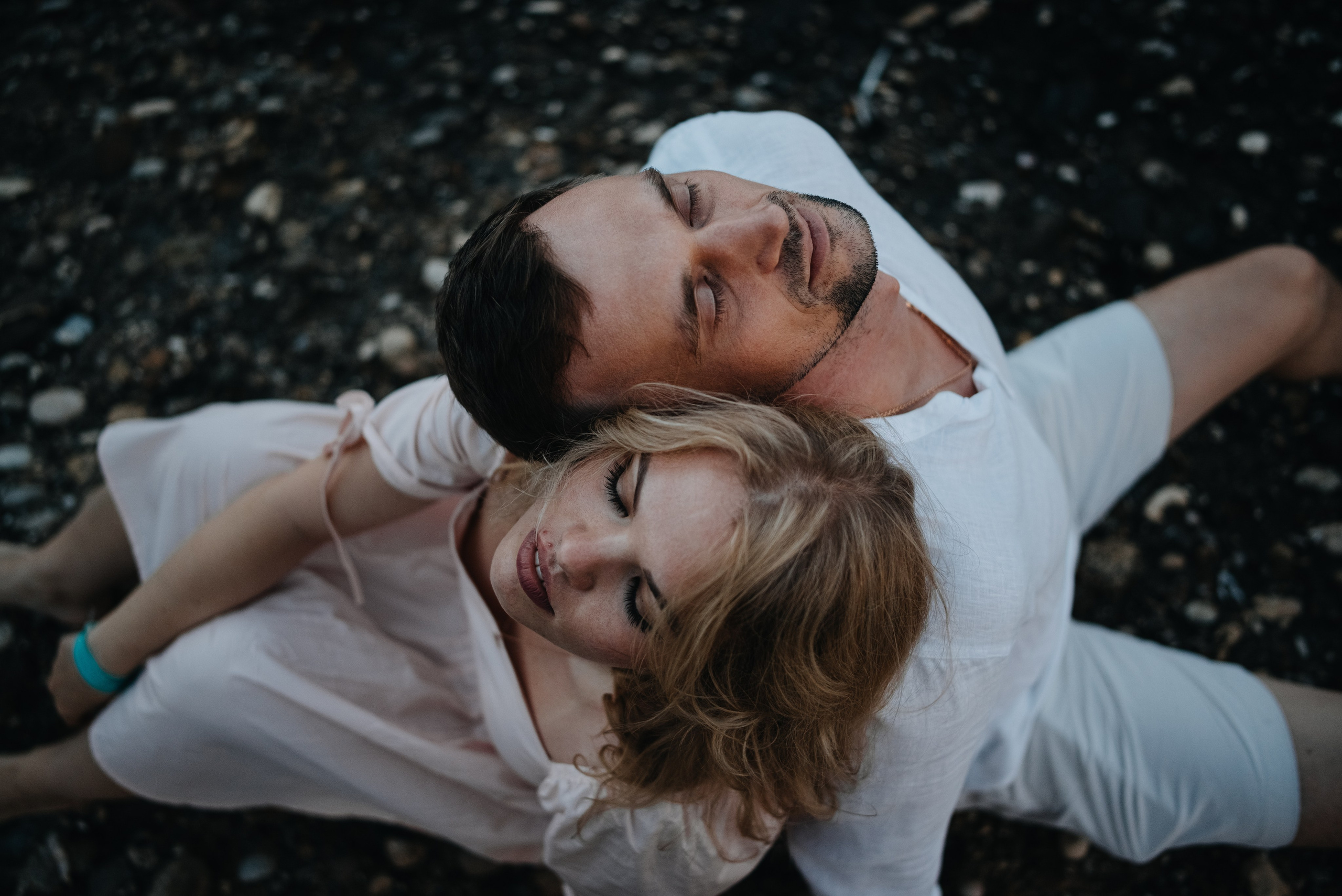 Съемка пары на море. Портретный и свадебный фотограф в Тбилиси • xeniqo