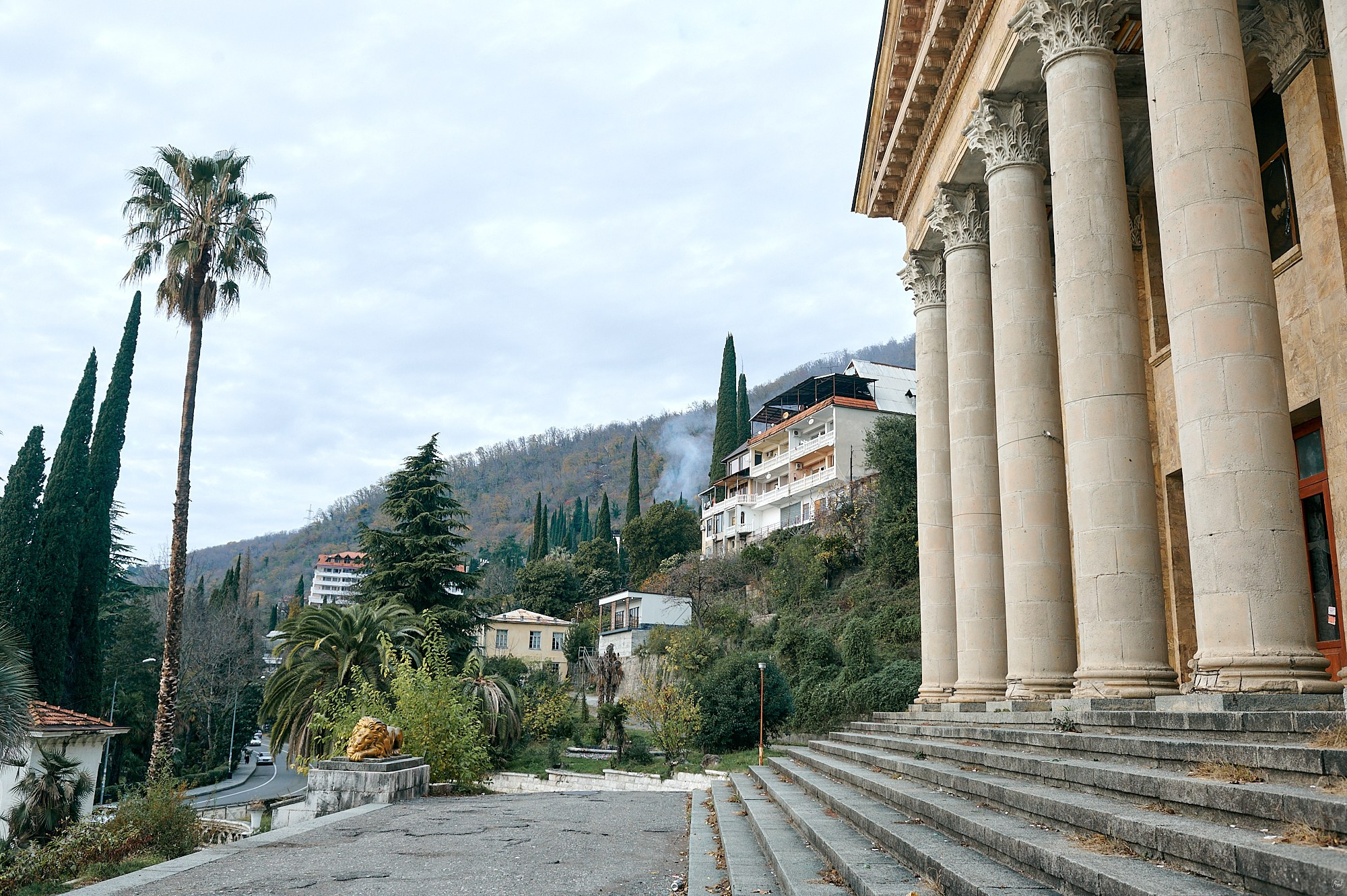 Гагра, Абхазия. Декабрь 2024. Фотографии отовсюду и обо всем