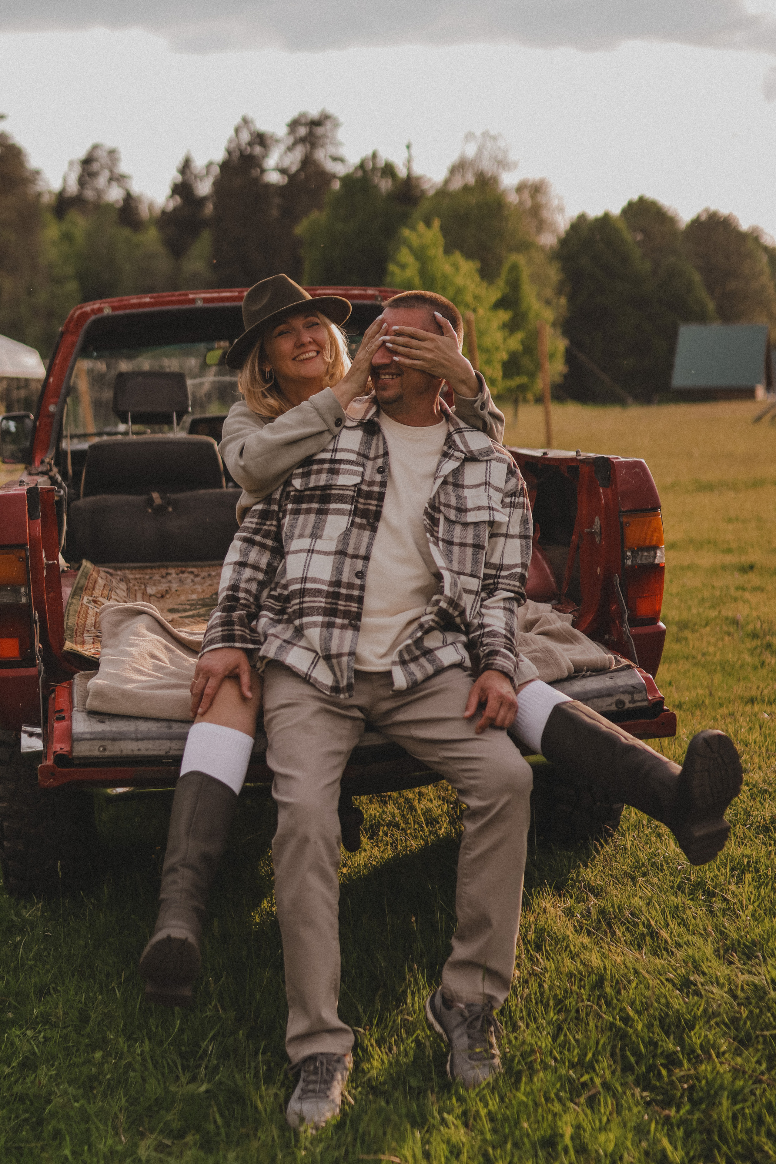 любили и светились как лампочки