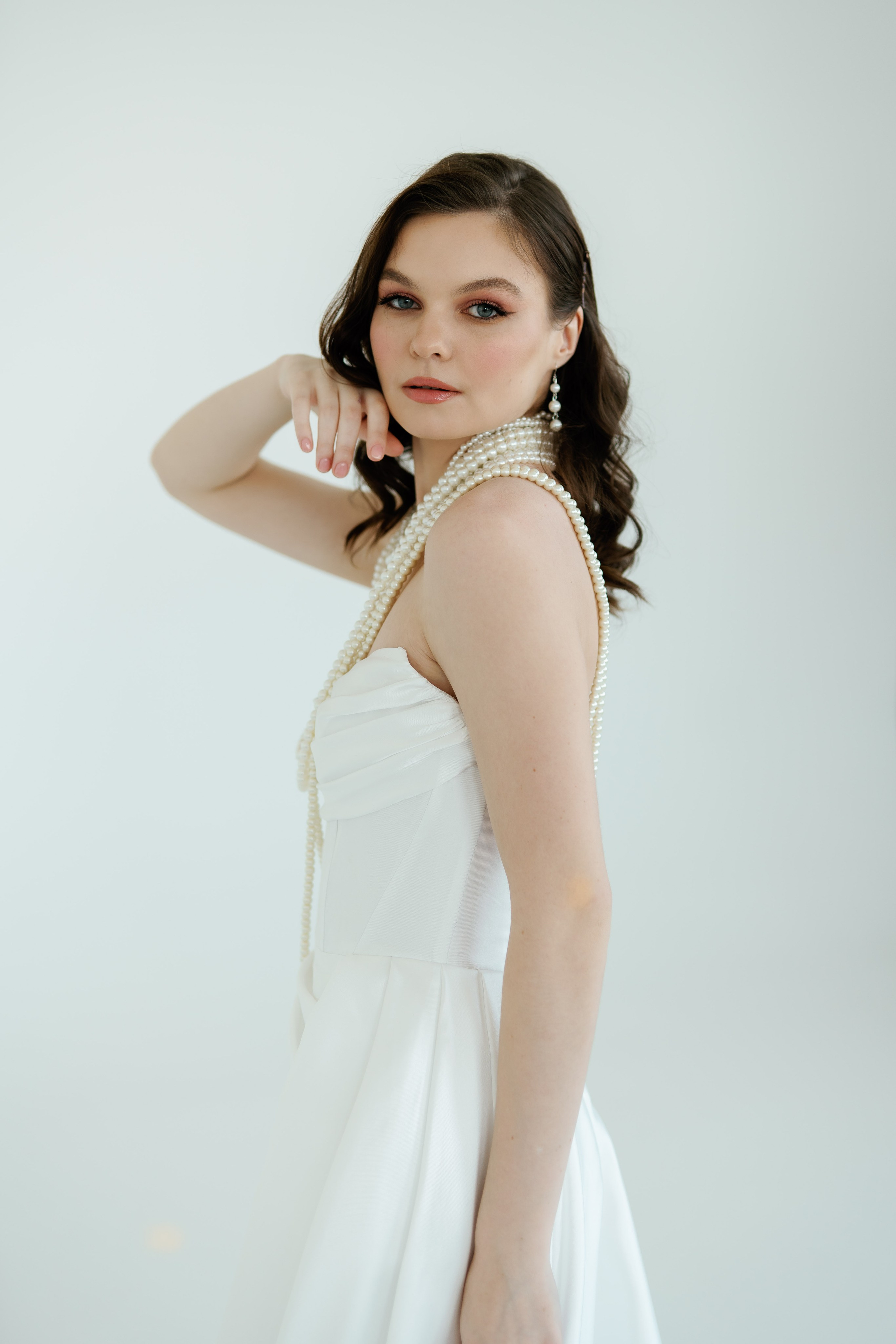 Фотосъёмка свадебных платьев в студии для контента. Портреты студия Москва. Модельные тесты. Lovestory студия в Москве. Женсий фотограф