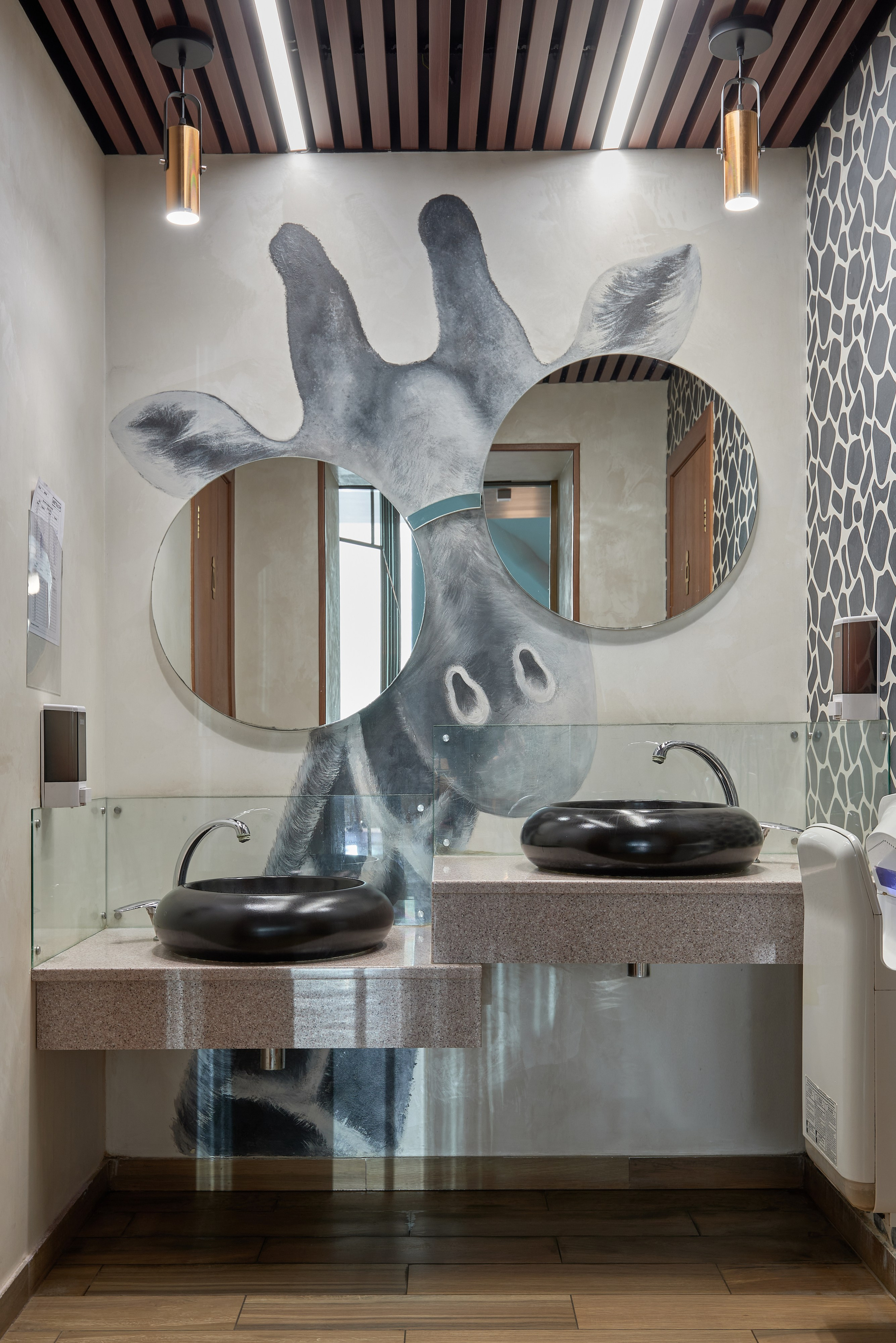 Ресторан Жираф, Костанай (Казахстан). Абросимов Лев интерьерный и архитектурный фотограф