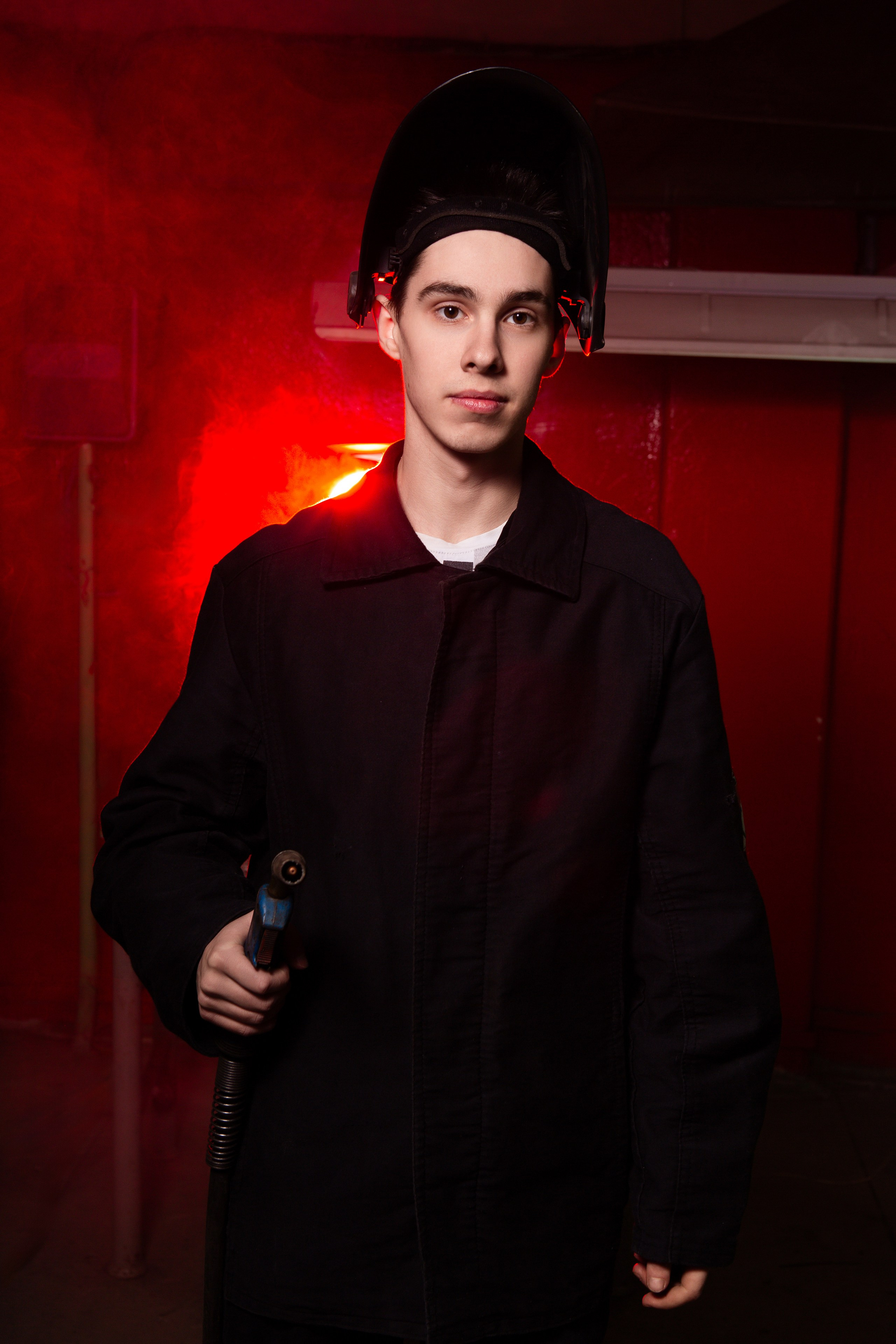 Портретная Фотосессия в Цеху для Выпускников Сварщиков | Твой Альбом Мценск. ТВОЙ АЛЬБОМ / ТВОИ ПРАВИЛА