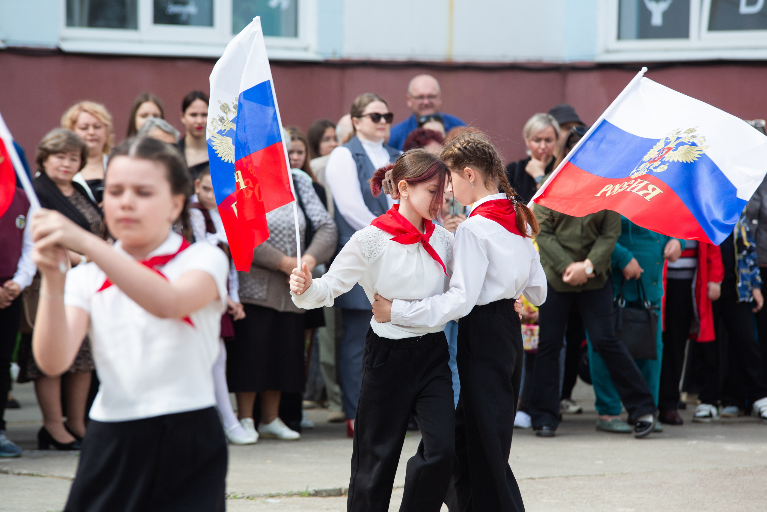 ПОСЛЕДНИЙ ЗВОНОК 2025 9 ШКОЛА. ТВОЙ АЛЬБОМ / ТВОИ ПРАВИЛА