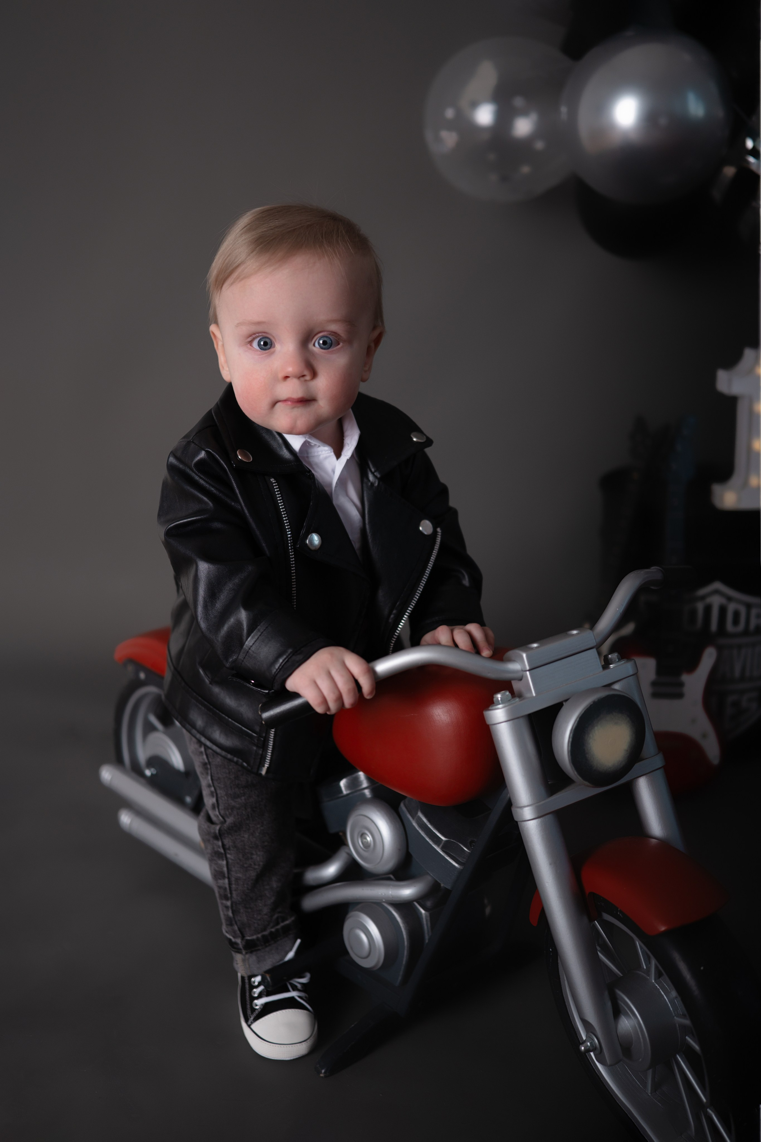 Годик Максиму и Кириллу. Семейный детский ньюборн фотограф в Москве Марта Петрова