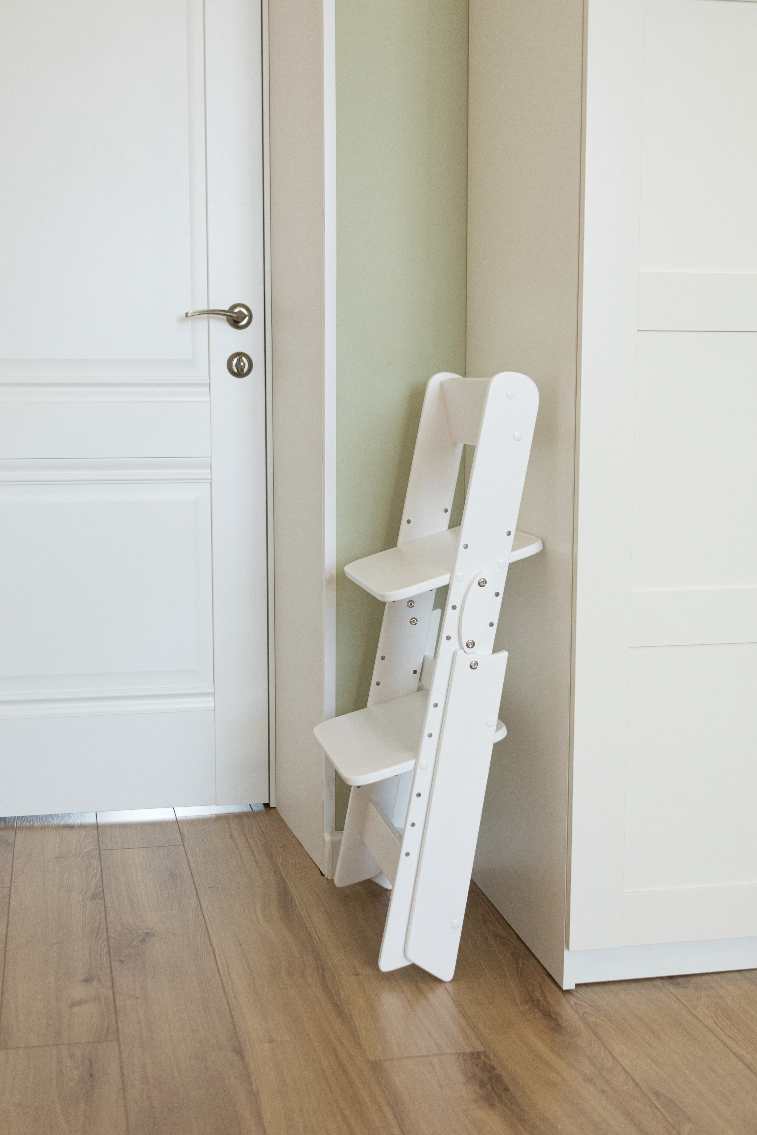 Съемка растущих стульев бренд smart wood toys. Детский и контент фотограф Надя Волкова Санкт-Петербург