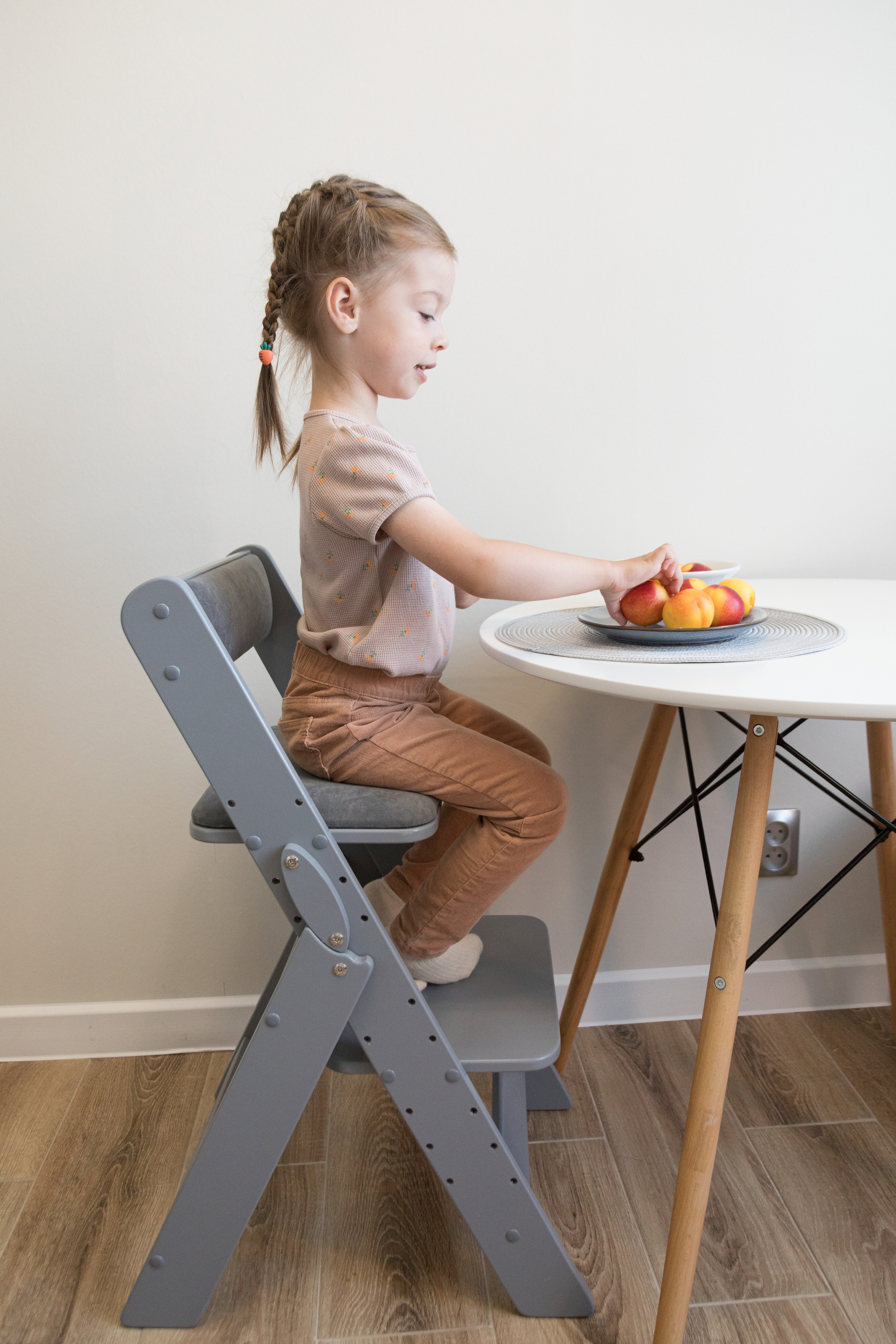 Съемка растущих стульев бренд smart wood toys. Детский и контент фотограф Надя Волкова Санкт-Петербург