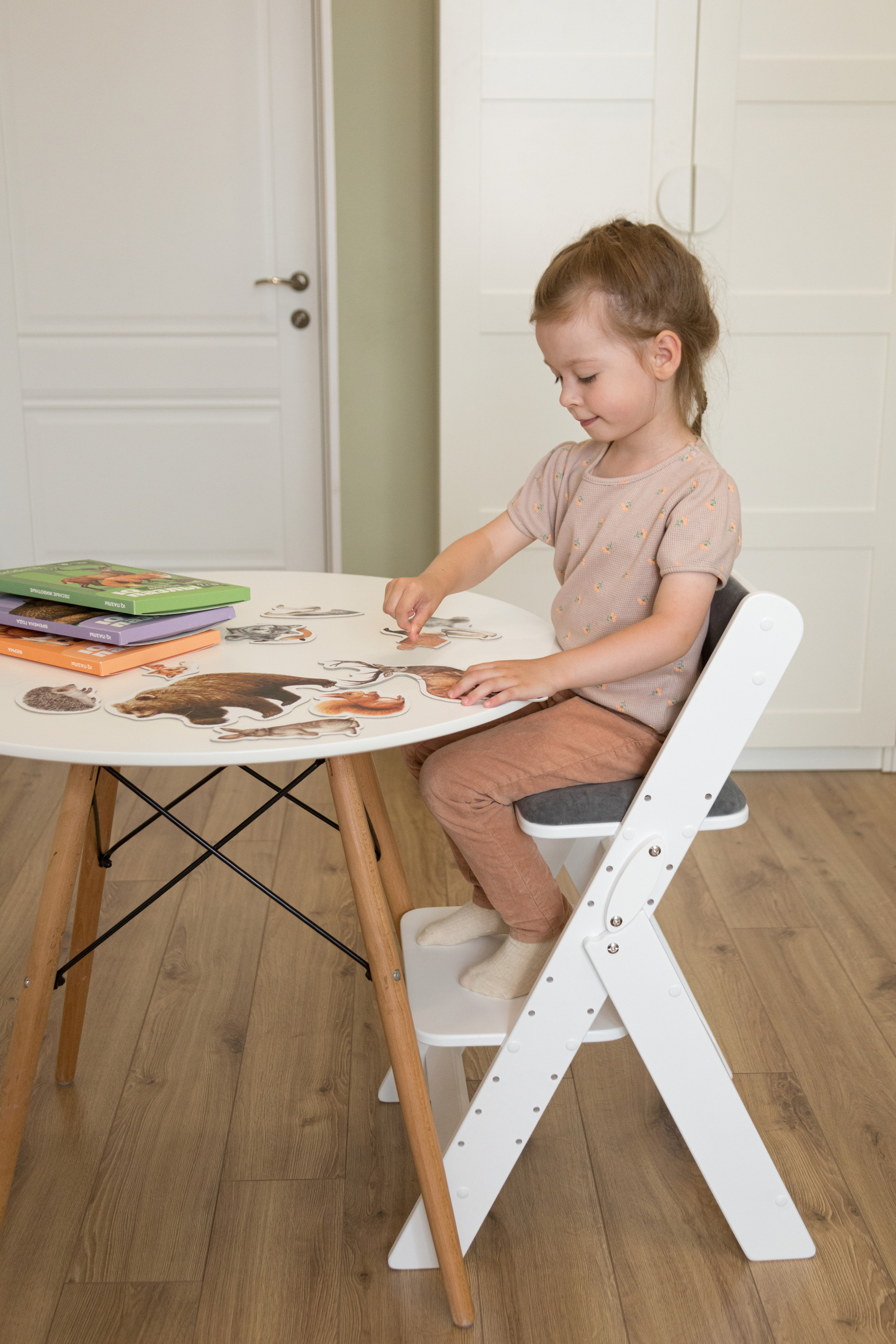 Съемка растущих стульев бренд smart wood toys. Детский и контент фотограф Надя Волкова Санкт-Петербург