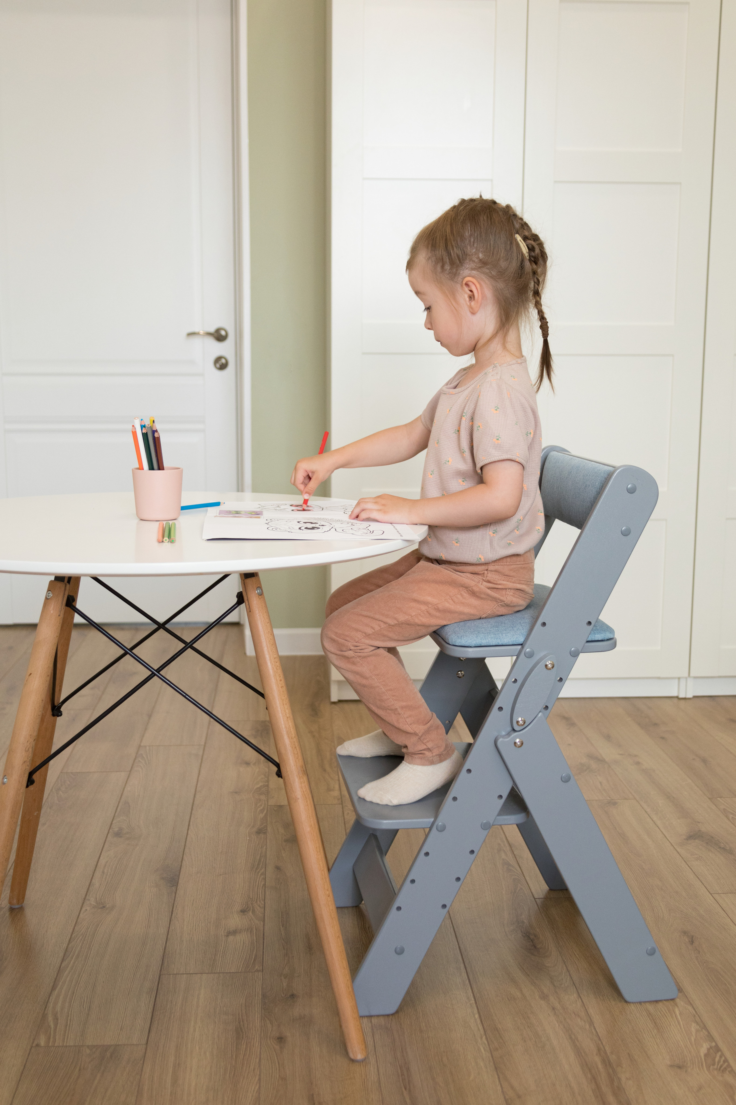 Съемка растущих стульев бренд smart wood toys. Детский и контент фотограф Надя Волкова Санкт-Петербург